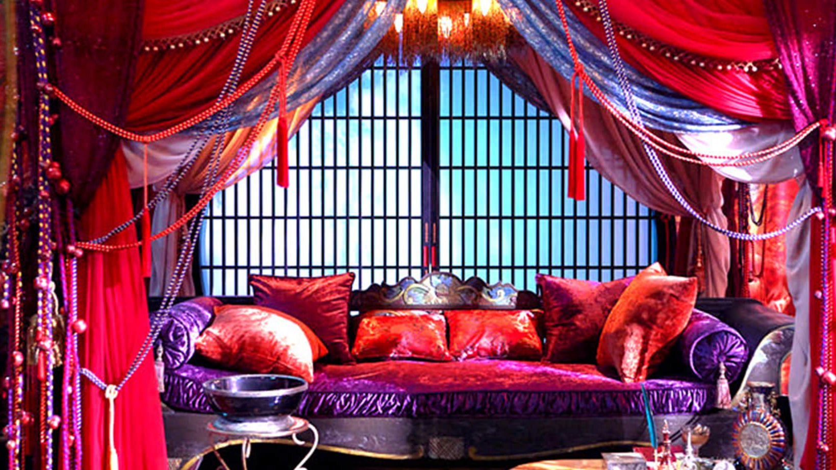 ドラマや映画の魅力的な世界を作り上げる必須アイテム、クッション - HOUSE OF JAPAN Shop