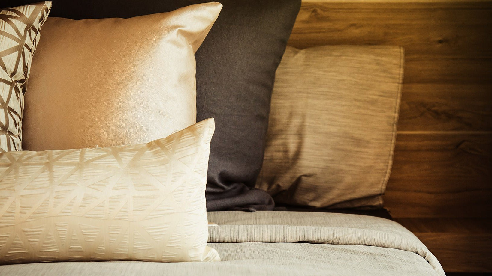 ホテルライクなクッションで、日常にラグジュアリーな癒しのひとときを。 - HOUSE OF JAPAN Shop