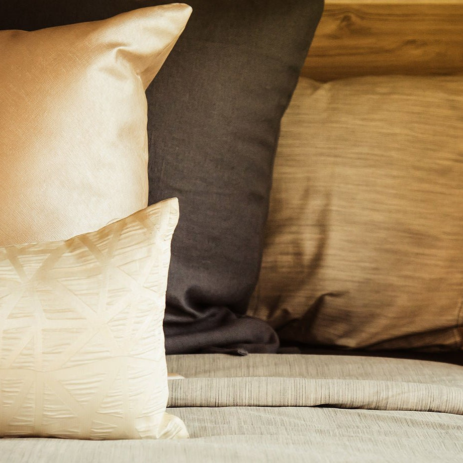 ホテルライクなクッションで、日常にラグジュアリーな癒しのひとときを。 - HOUSE OF JAPAN Shop