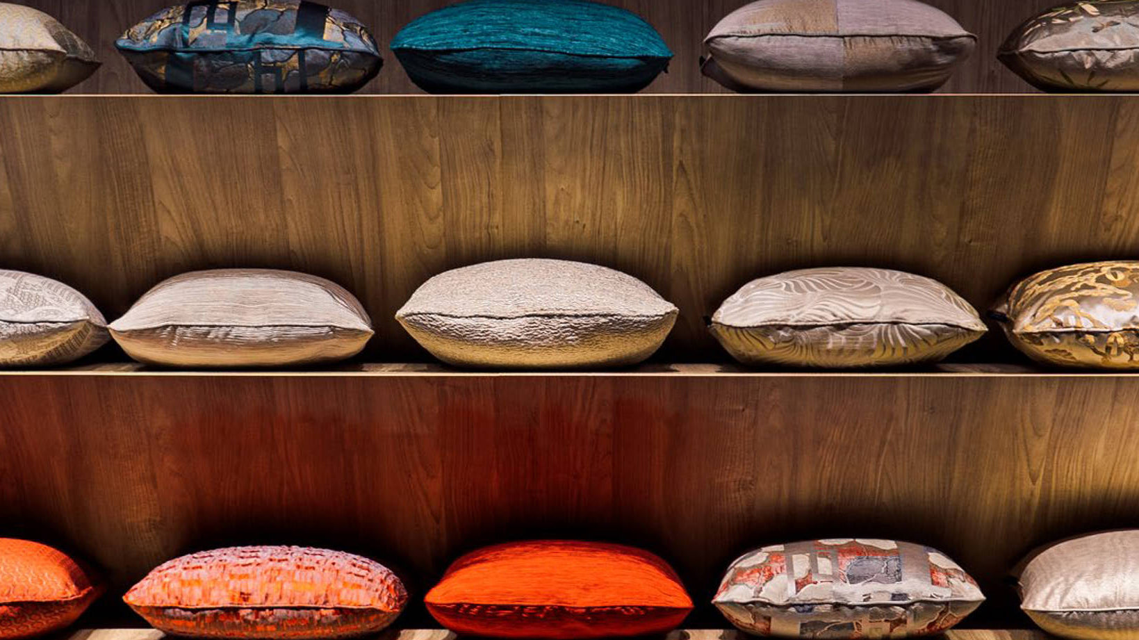 アルマーニカーザのクッションで、洗練された上質な空間を創造 - HOUSE OF JAPAN Shop