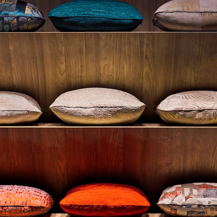 アルマーニカーザのクッションで、洗練された上質な空間を創造 - HOUSE OF JAPAN Shop