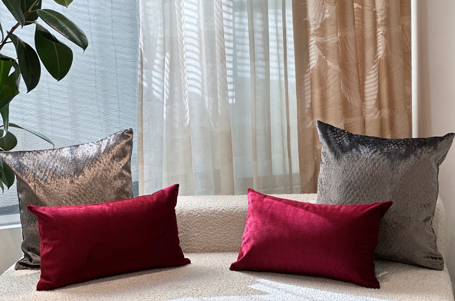 【お得な人気商品2個セット10%OFF】The Burgundy Wine スペイン製起毛スエード調 幾何学柄 クッション2個セット ブルゴーニュワイン 50×30cm 中材付 - HOUSE OF JAPAN Shop