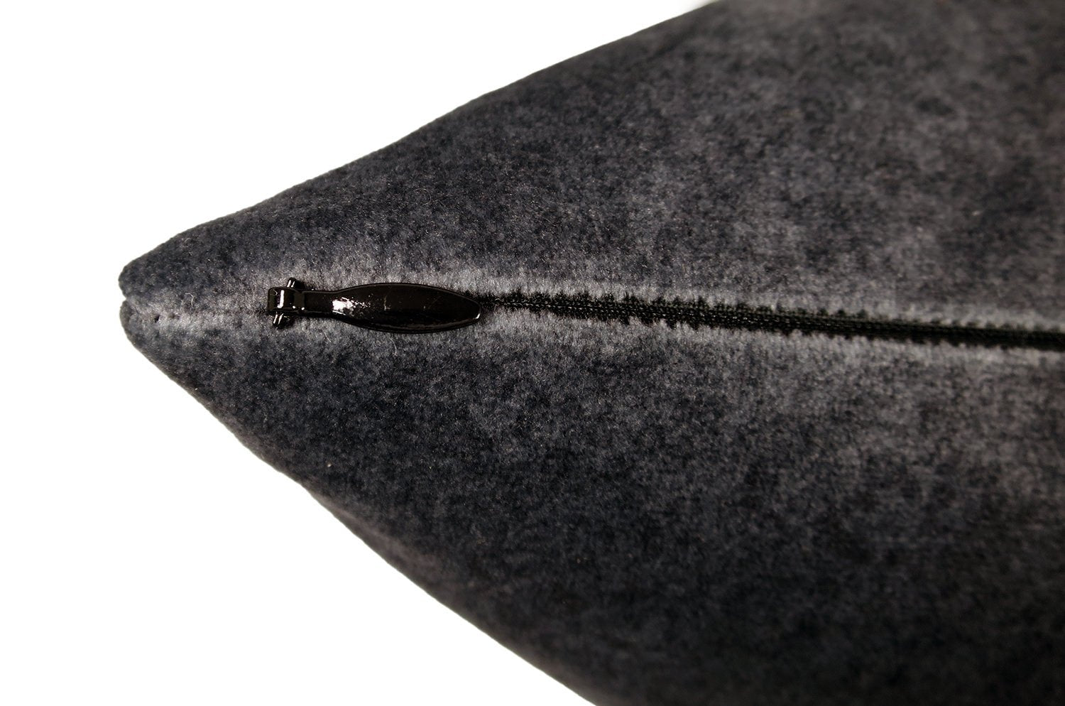 艶やかなベルベット調 撥水機能 ペット対応 クッション(チャコール) 45×30cm 中材付 - HOUSE OF JAPAN Shop