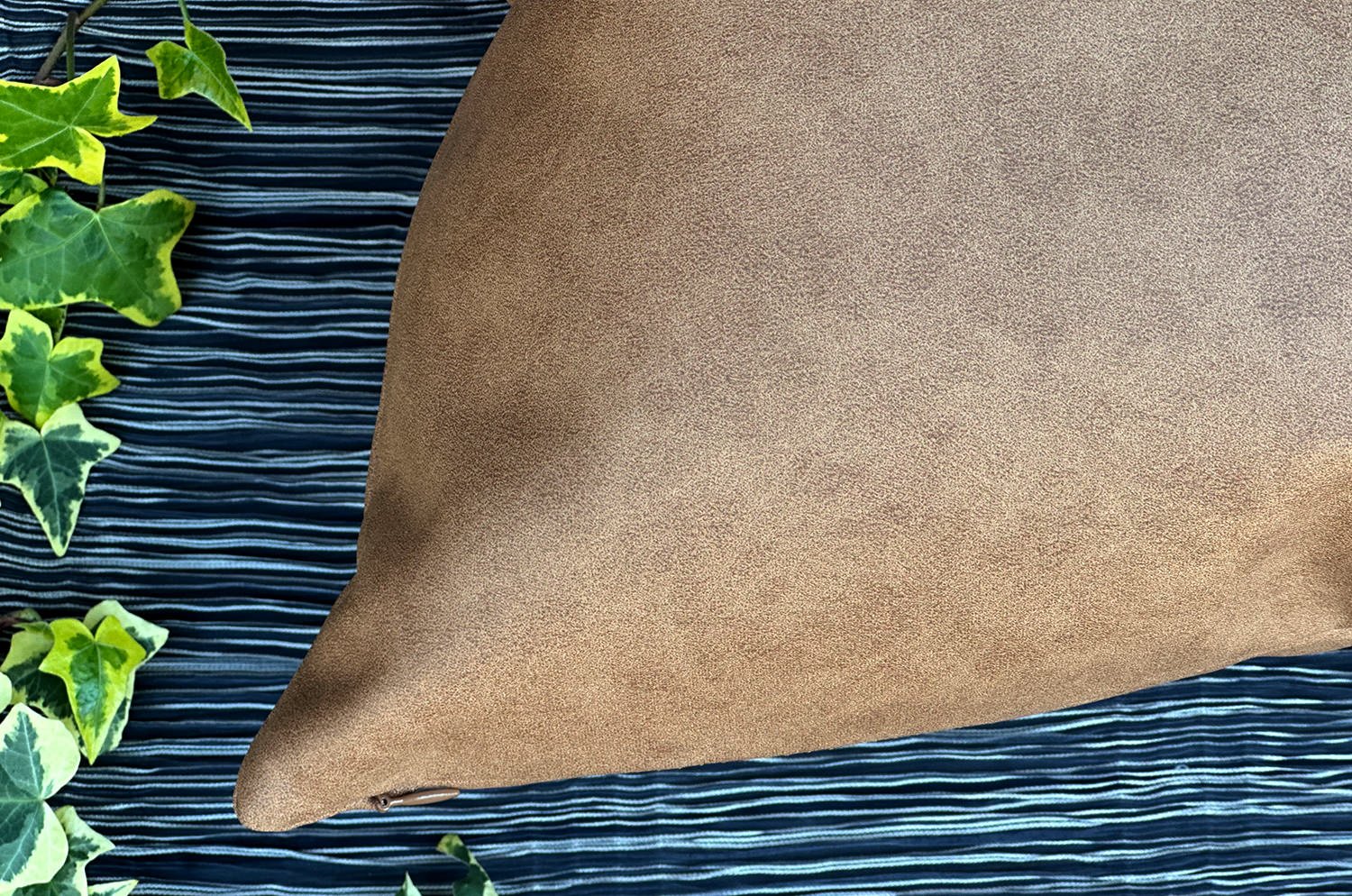 高級感 レザー調 セミマット ウォシャブル クッション (ベージュ)50×30cm 中材付 - HOUSE OF JAPAN Shop