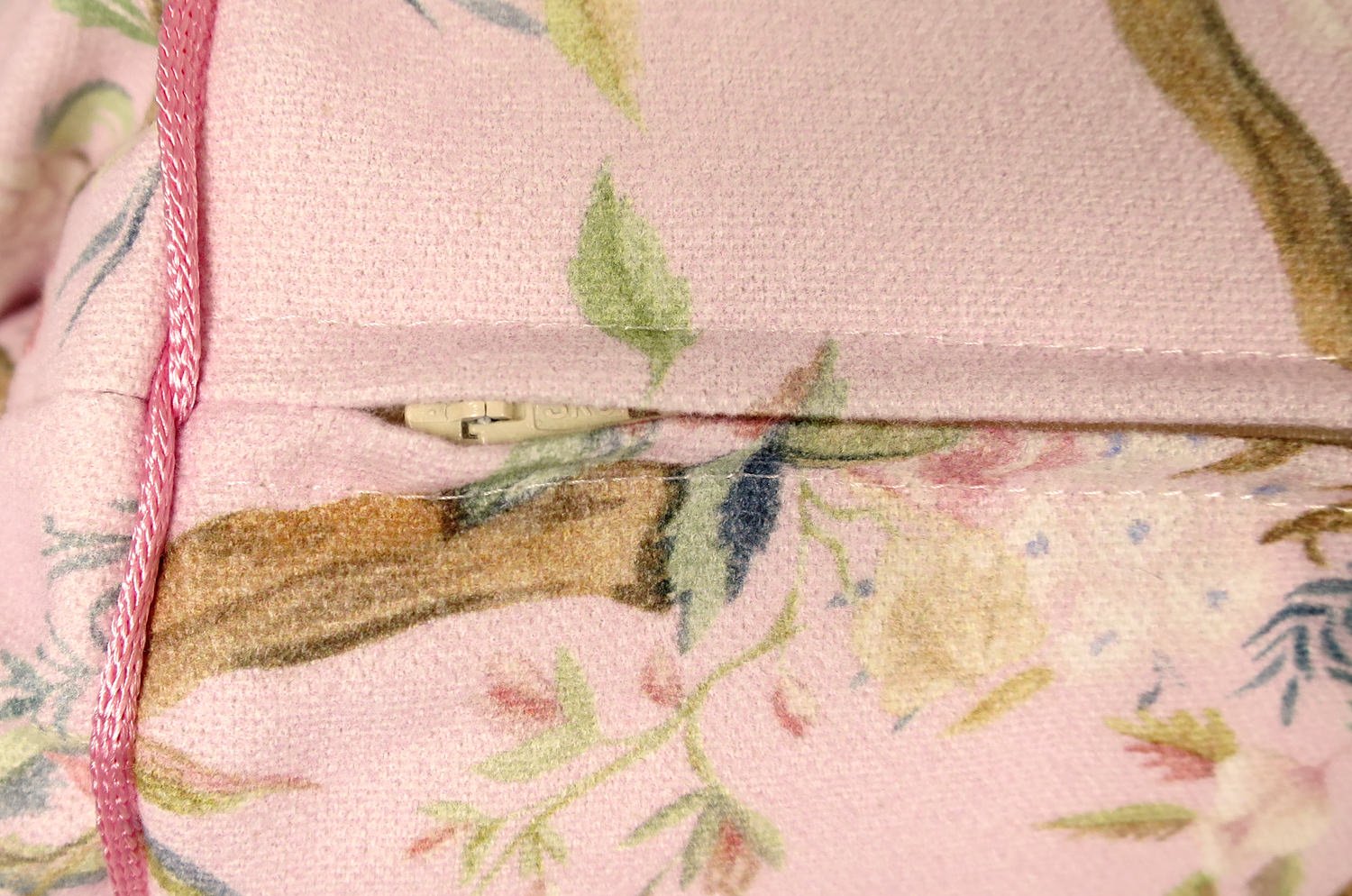 Birds in the Garden 花園の小鳥 フランス製コットン ボルスター クッション タッセル付 (rose) 50×16Φ 中材付 - HOUSE OF JAPAN Shop