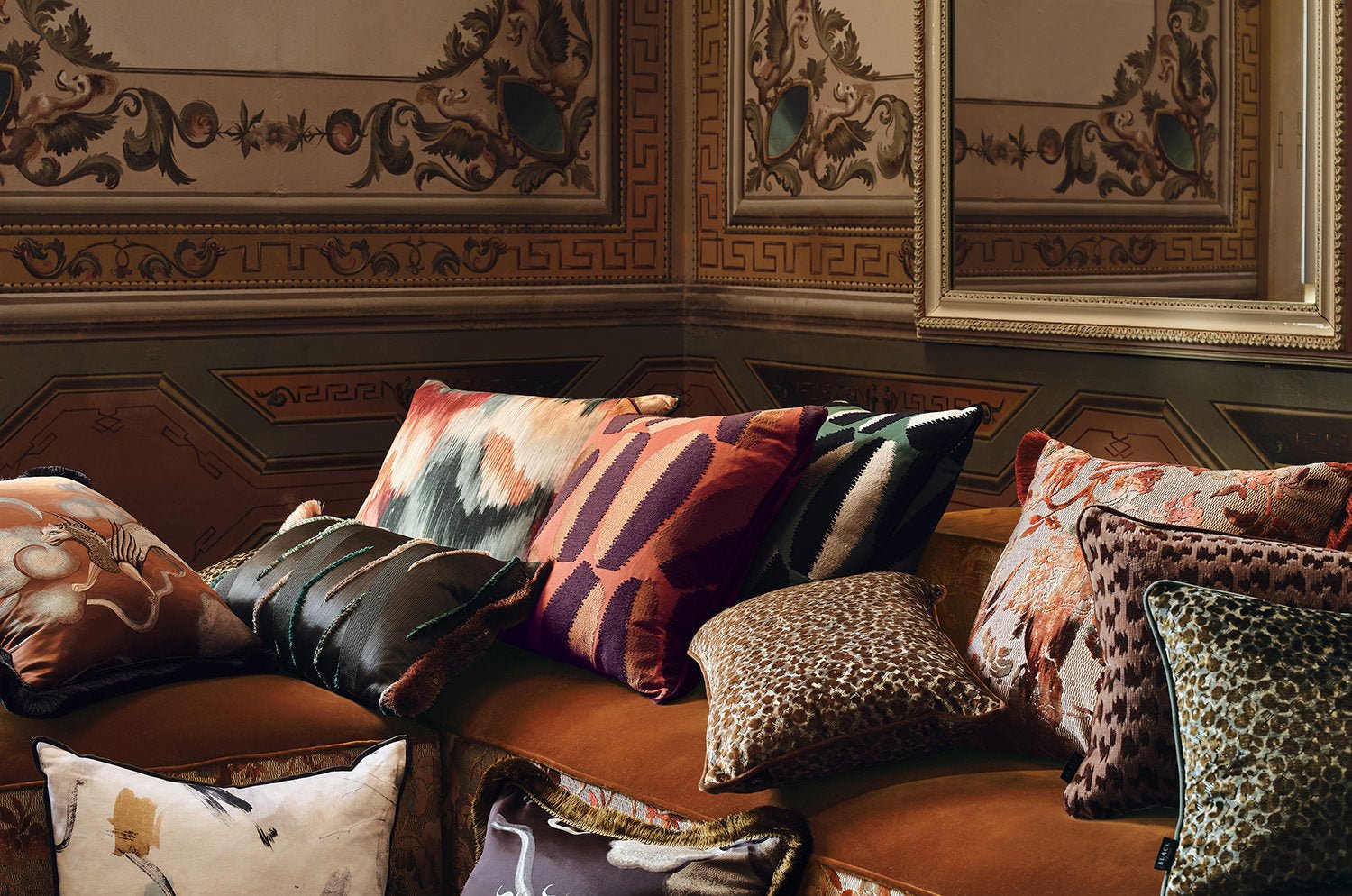 【海外取寄品】BLACK edition(ブラックエディション) Ebruクッション(Amazonia) 55x55cm 中材付 - HOUSE OF JAPAN Shop