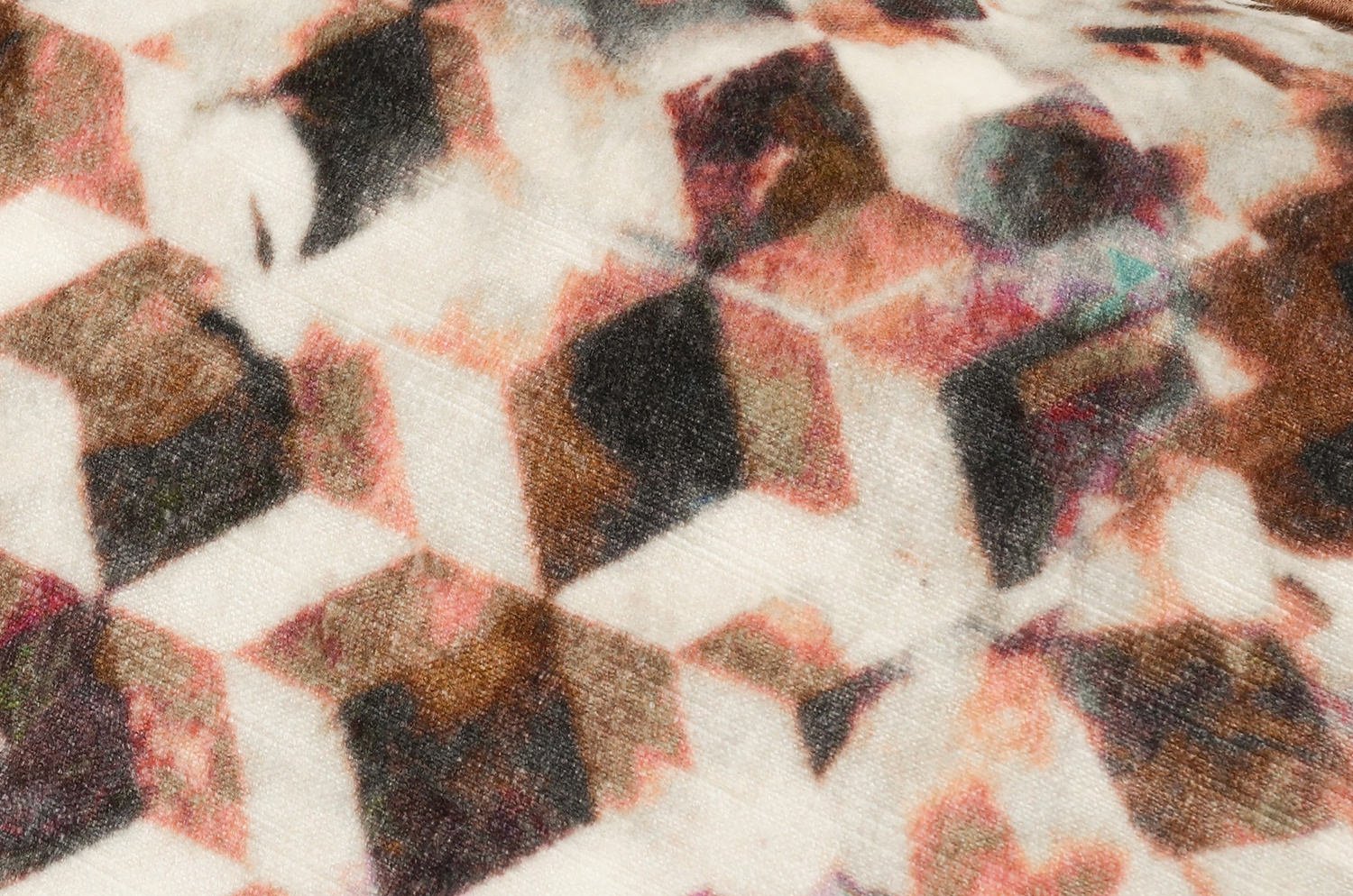 【海外取寄品】BLACK edition(ブラックエディション) Kaleido クッション(Rosewood) 55x55cm 中材付 - HOUSE OF JAPAN Shop