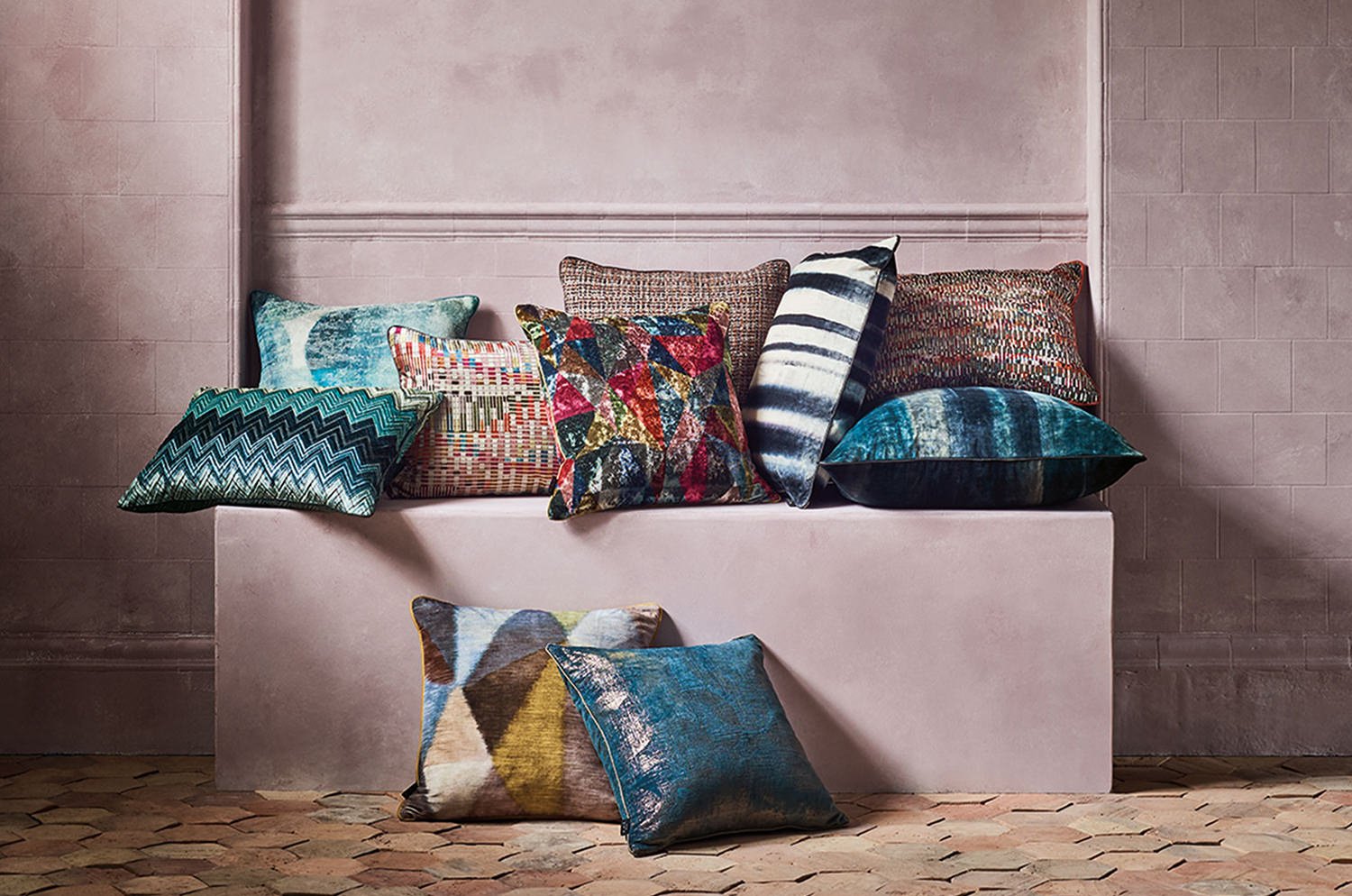 【海外取寄品】BLACK edition(ブラックエディション) Nyoka クッション(Multi) 60x40cm 中材付 - HOUSE OF JAPAN Shop