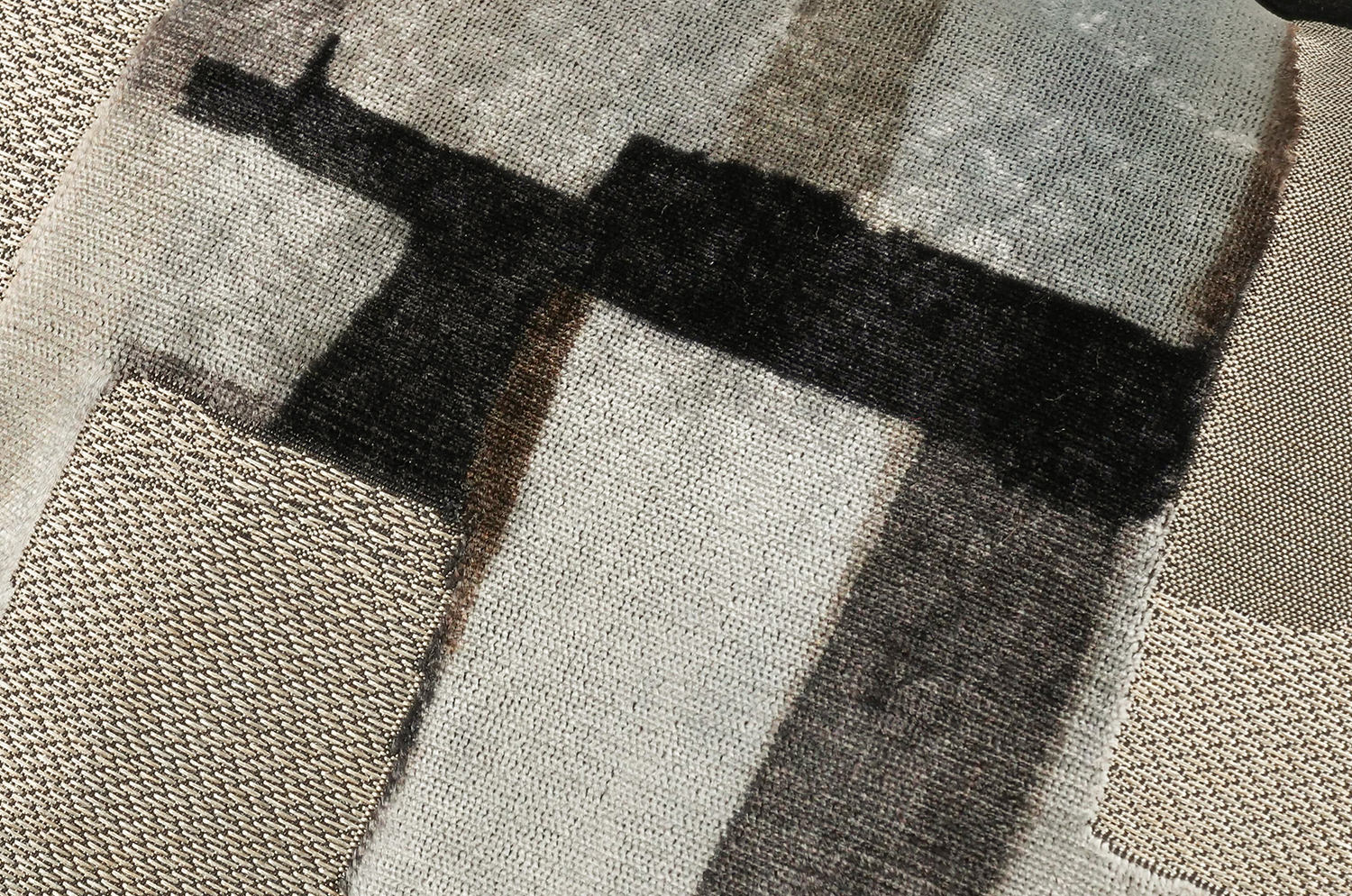 【海外取寄品】BLACK edition(ブラックエディション) Quadrata クッション(Mercury) 60x40cm 中材付 - HOUSE OF JAPAN Shop