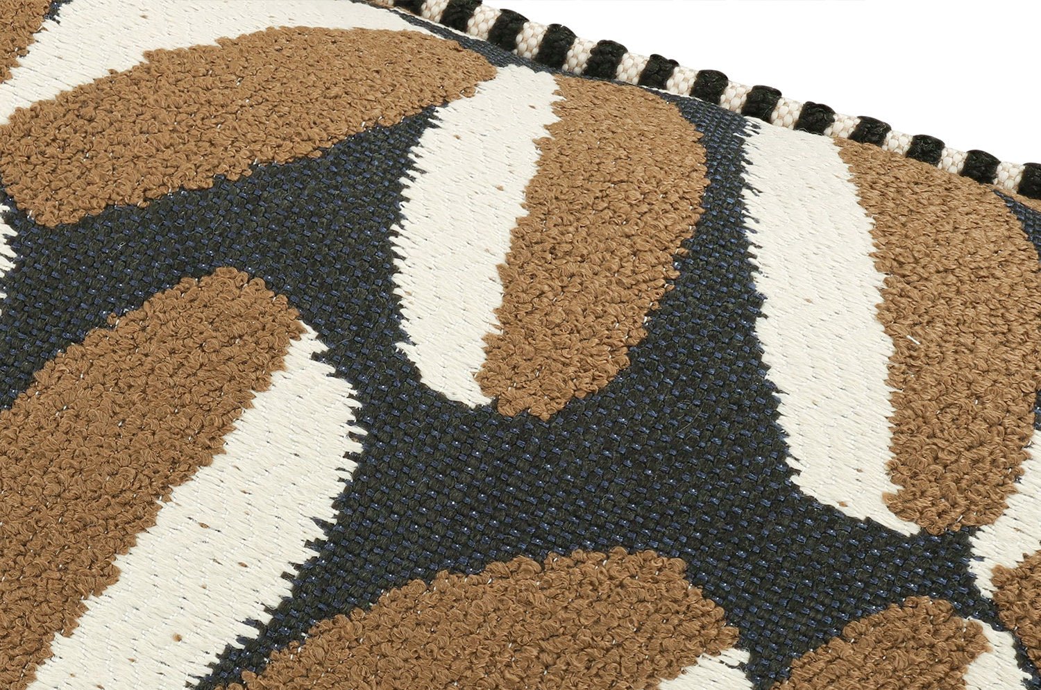 【海外取寄品】BLACK edition(ブラックエディション) Timor Outdoor クッション(Manuka) 55x55cm 中材付 - HOUSE OF JAPAN Shop