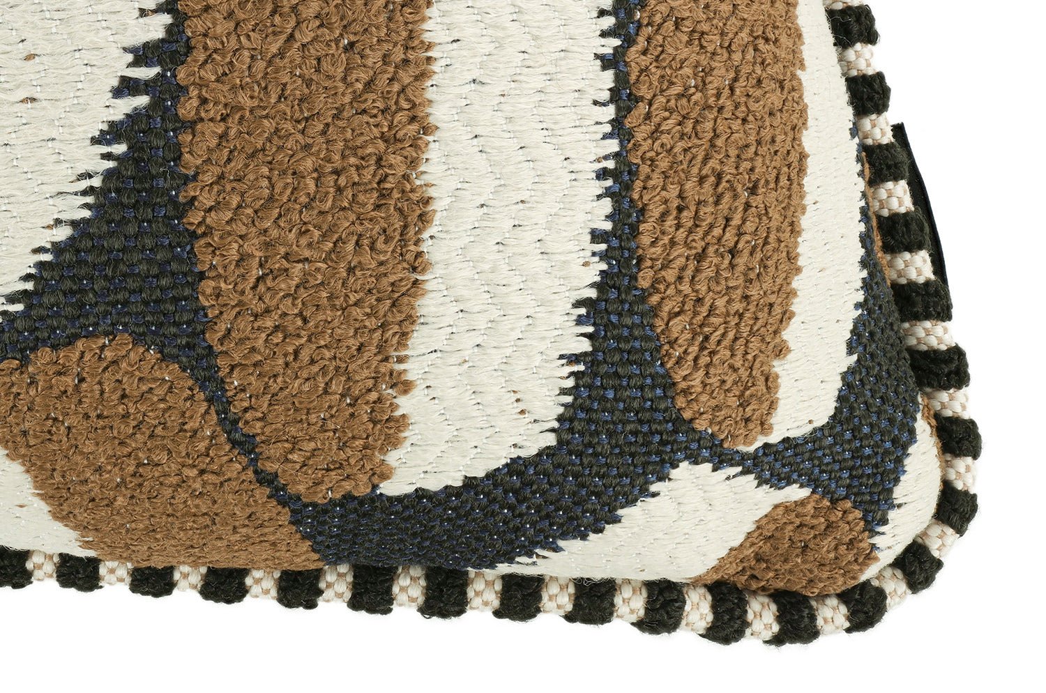 【海外取寄品】BLACK edition(ブラックエディション) Timor Outdoor クッション(Manuka) 55x55cm 中材付 - HOUSE OF JAPAN Shop