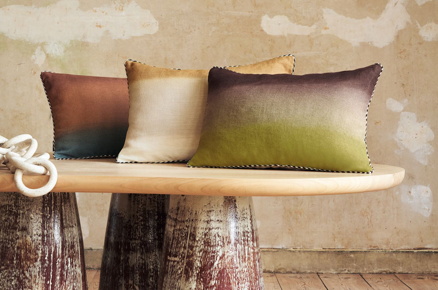 【海外取寄品】CASAMANCE AURORE オウロール クッション(オリーブ プープル) 60×40cm 中材付 - HOUSE OF JAPAN Shop