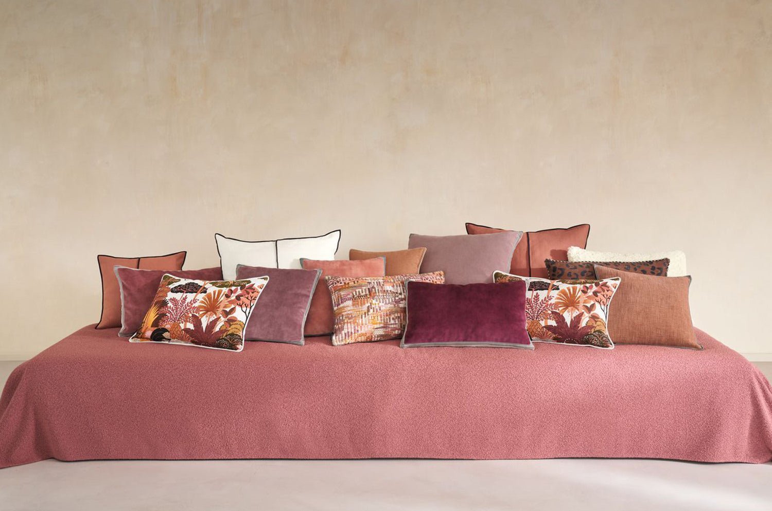 【海外取寄品】CASAMANCE AVA アヴァ クッション(テラコッタ) 60×40cm 中材付 - HOUSE OF JAPAN Shop