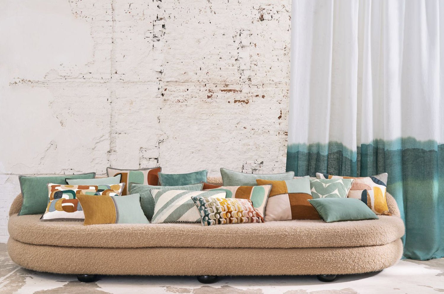 【海外取寄品】CASAMANCE CONVOITISE コンヴォワティズ クッション(ベージュ ローズ) 60×40cm 中材付 - HOUSE OF JAPAN Shop