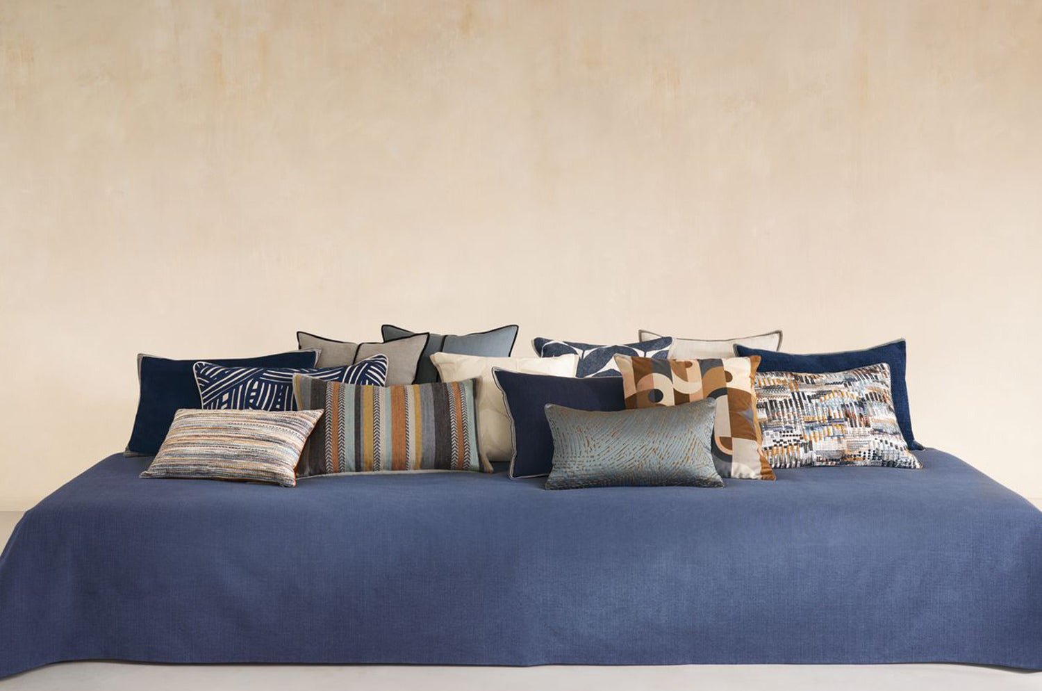 【海外取寄品】CASAMANCE COSTA NOVA コスタノヴァ クッション(ピエール ブルー テール ド シエンヌ) 60×40cm 中材付 - HOUSE OF JAPAN Shop