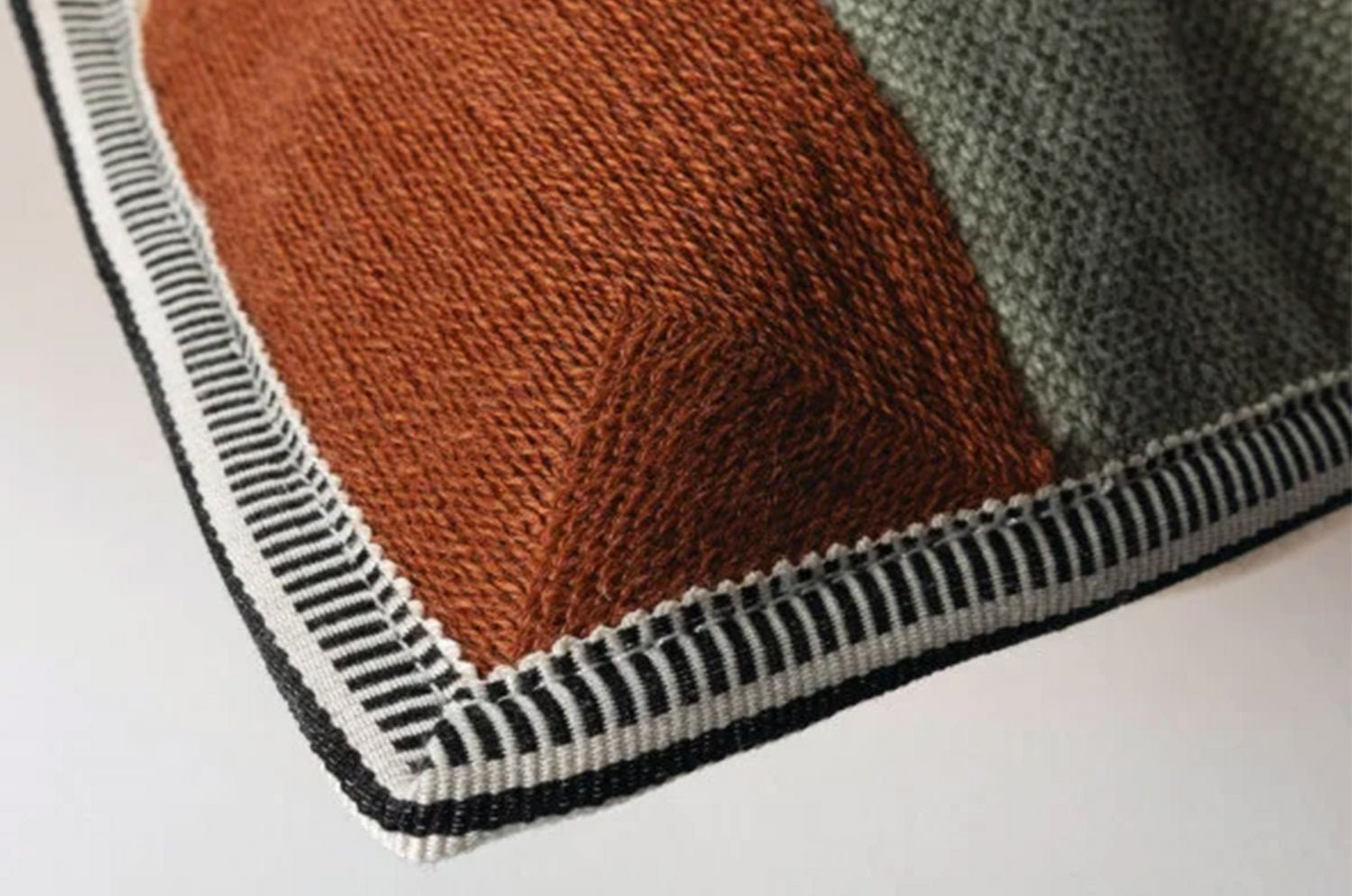 【海外取寄品】CASAMANCE DAKOTA ダコタ クッションカバー(Praline vert sauvage) 60×40cm - HOUSE OF JAPAN Shop