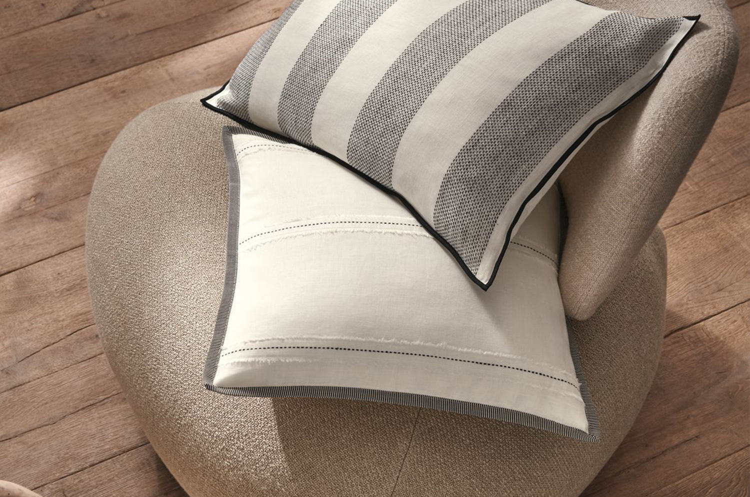 【海外取寄品】CASAMANCE FLEUR DE LIN フルール ド ラン クッションカバー(ブラン) 45×45cm - HOUSE OF JAPAN Shop