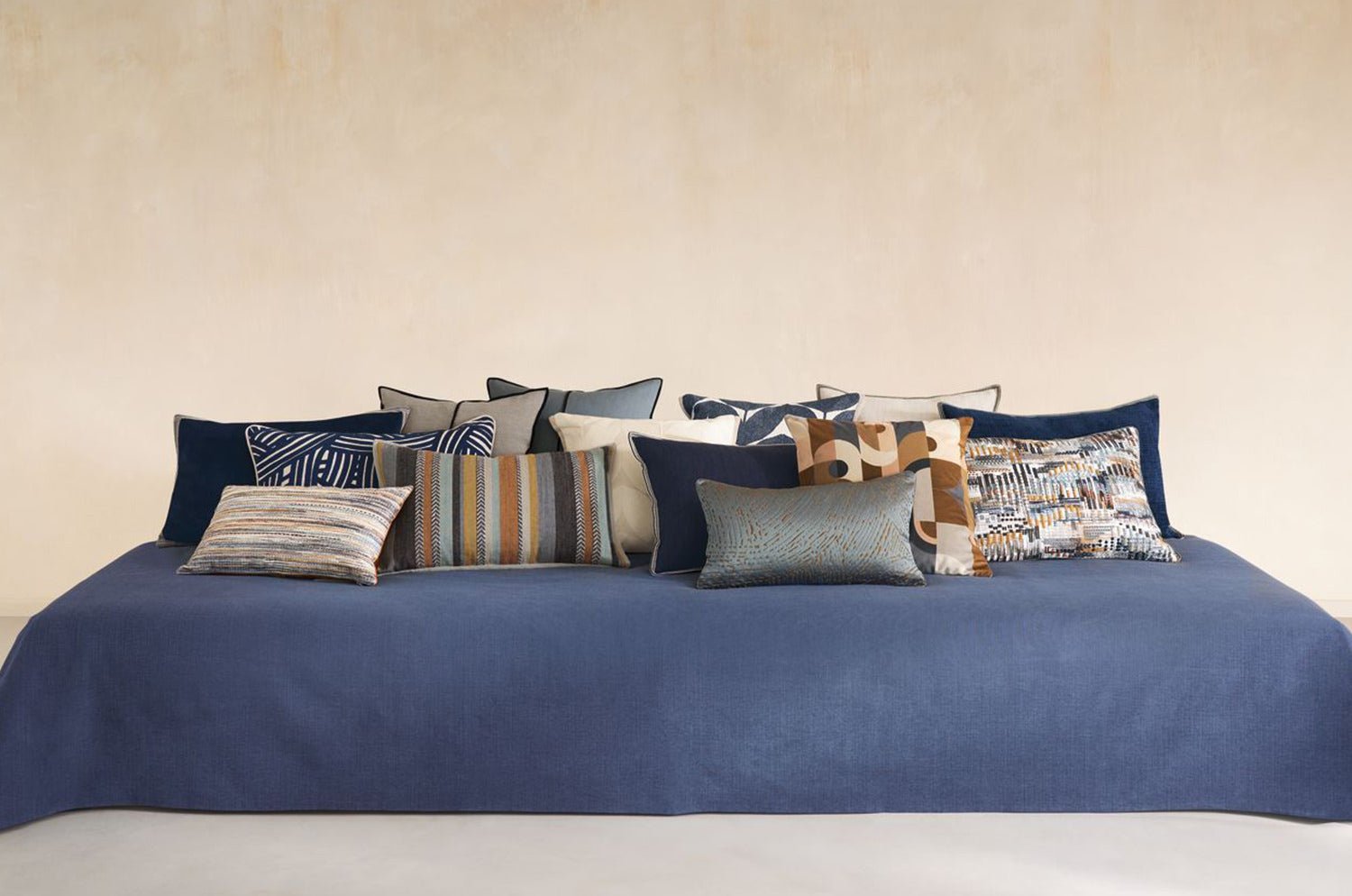 【海外取寄品】CASAMANCE GALERIE ギャルリー クッション(ピエール ブルー) 50×30cm 中材付 - HOUSE OF JAPAN Shop