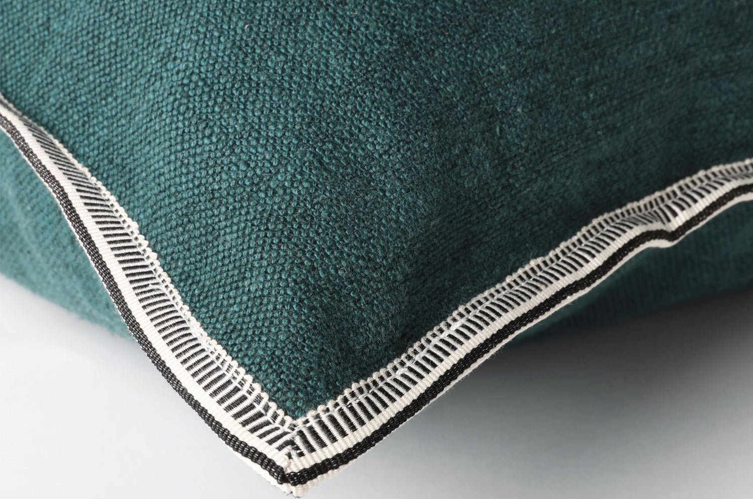 【海外取寄品】CASAMANCE GUETHARY ゲタリー クッション(セラドン) 60×40cm 中材付 - HOUSE OF JAPAN Shop