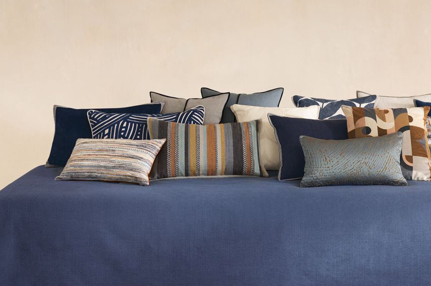 【海外取寄品】CASAMANCE GUETHARY ゲタリー クッション(ブルー カナール) 60×40cm 中材付 - HOUSE OF JAPAN Shop