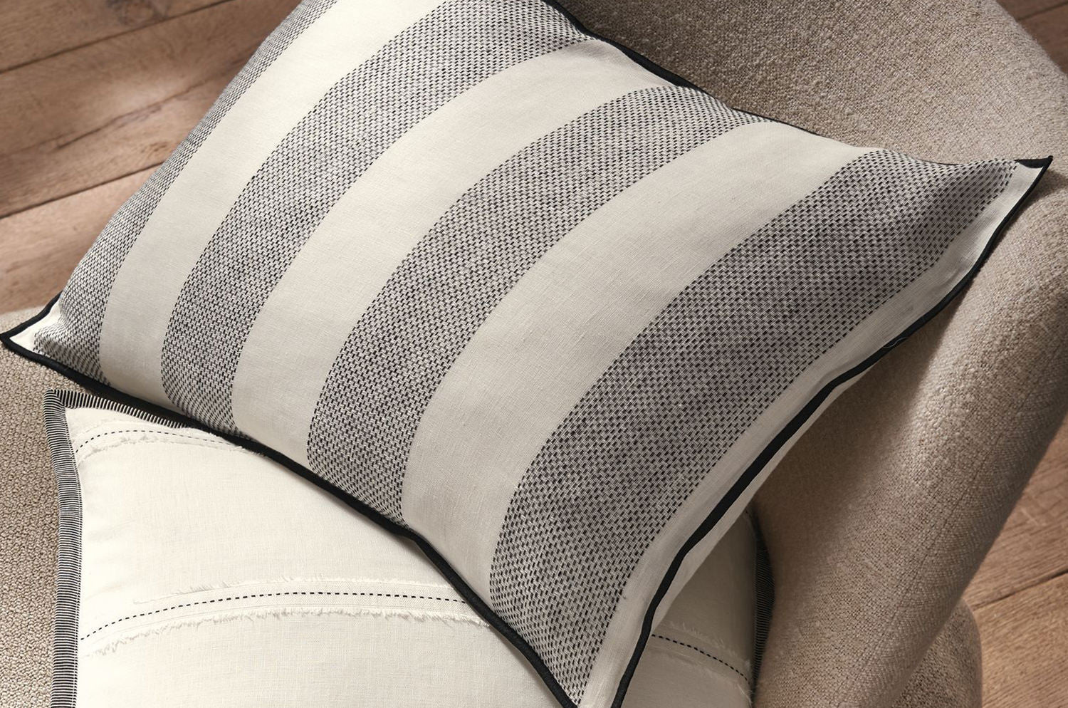 【海外取寄品】CASAMANCE HARFLEUR ハーフルール クッション(ブラン) 60×40cm 中材付 - HOUSE OF JAPAN Shop