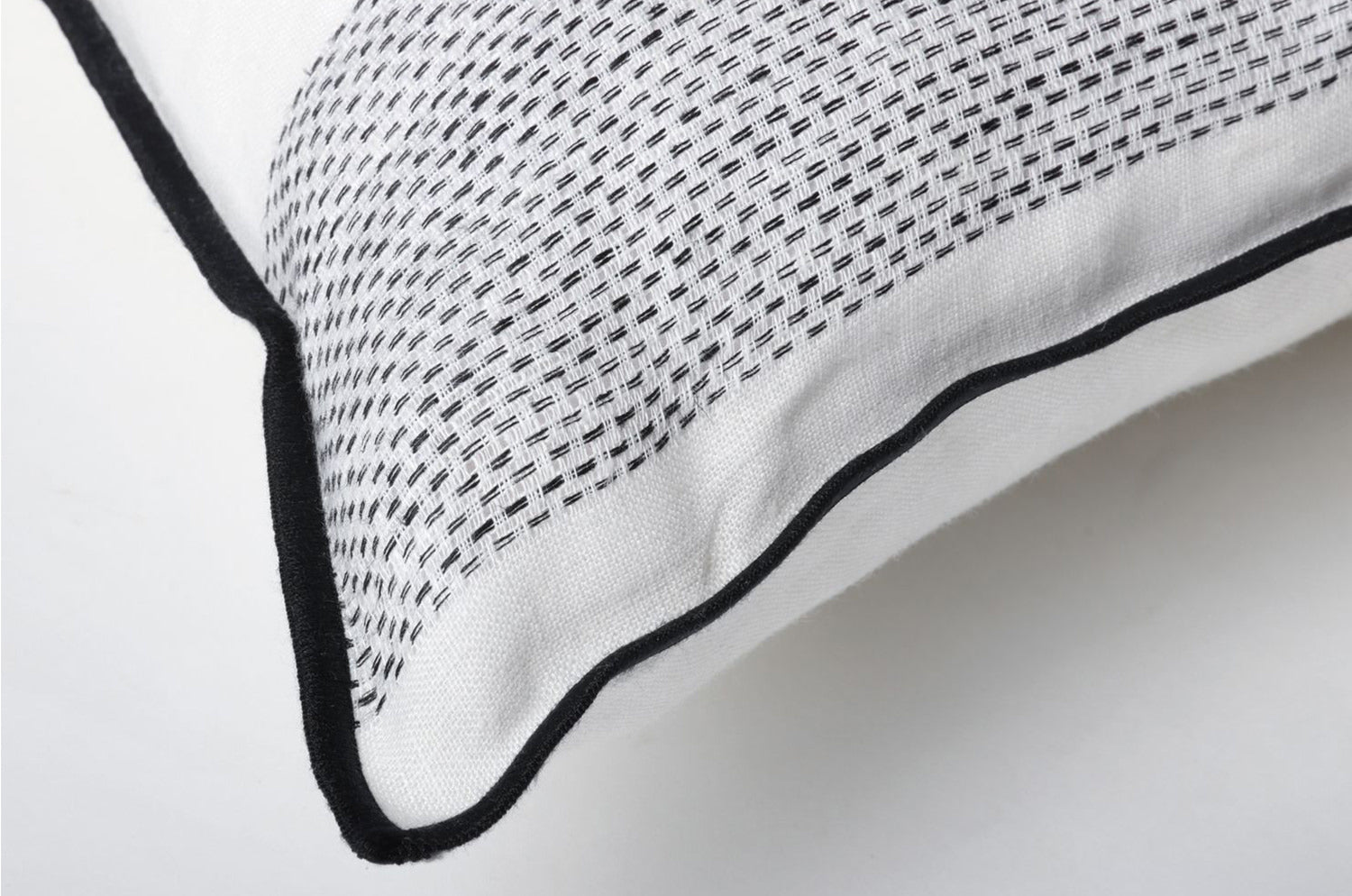 【海外取寄品】CASAMANCE HARFLEUR ハーフルール クッション(ブラン) 60×40cm 中材付 - HOUSE OF JAPAN Shop