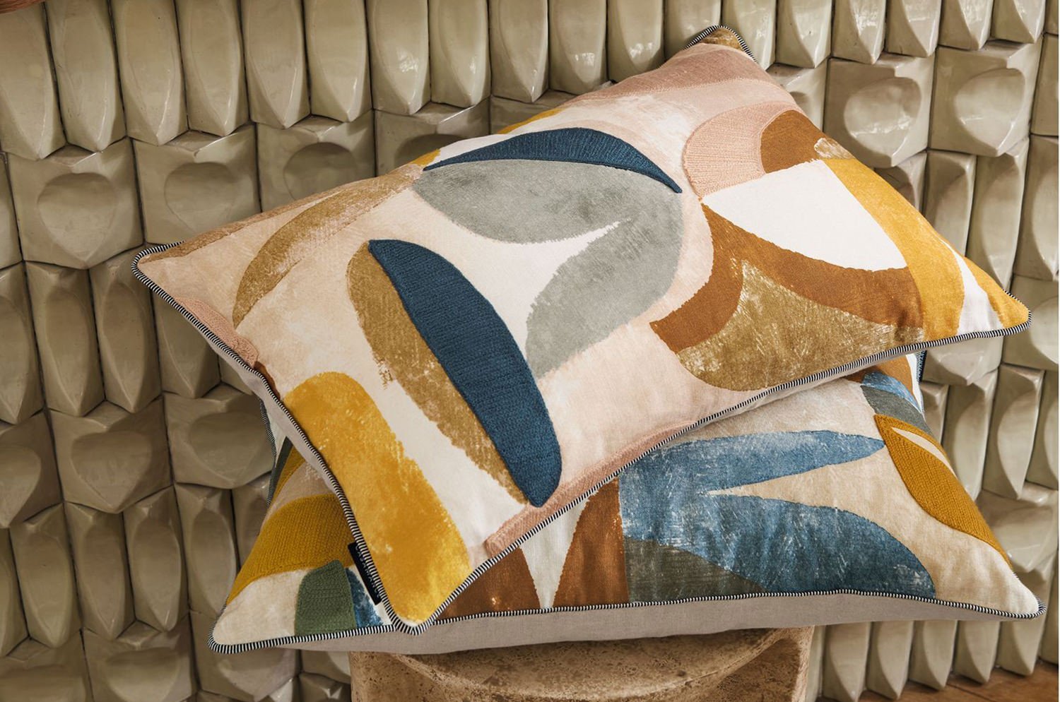 【海外取寄品】CASAMANCE LOVESONG ラブソング クッション(オラージュ ローズ プードル) 60×40cm 中材付 - HOUSE OF JAPAN Shop