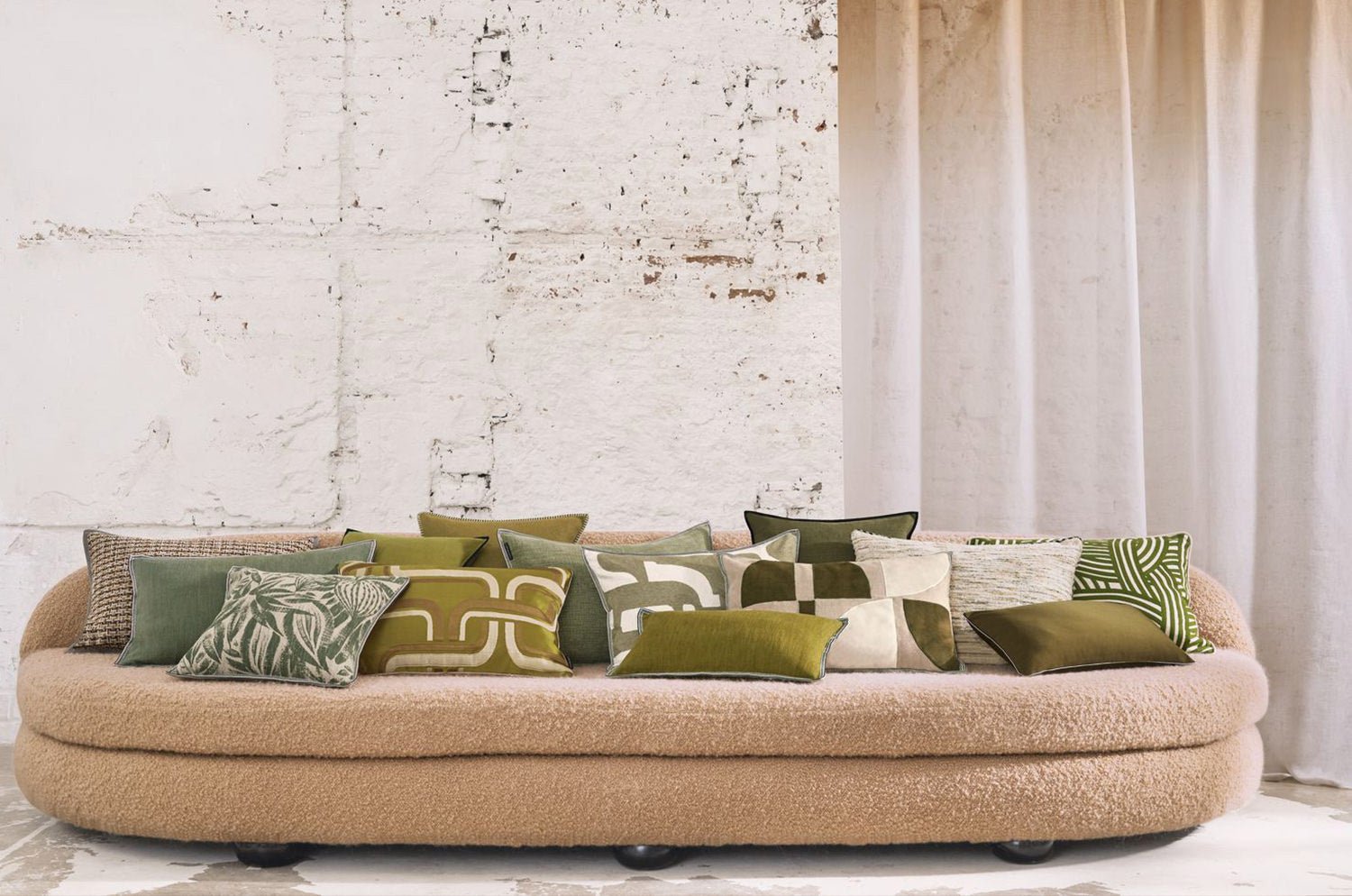 【海外取寄品】CASAMANCE LUMINESCENCE ルミヌソンス クッション(アカジュ) 60×40cm 中材付 - HOUSE OF JAPAN Shop
