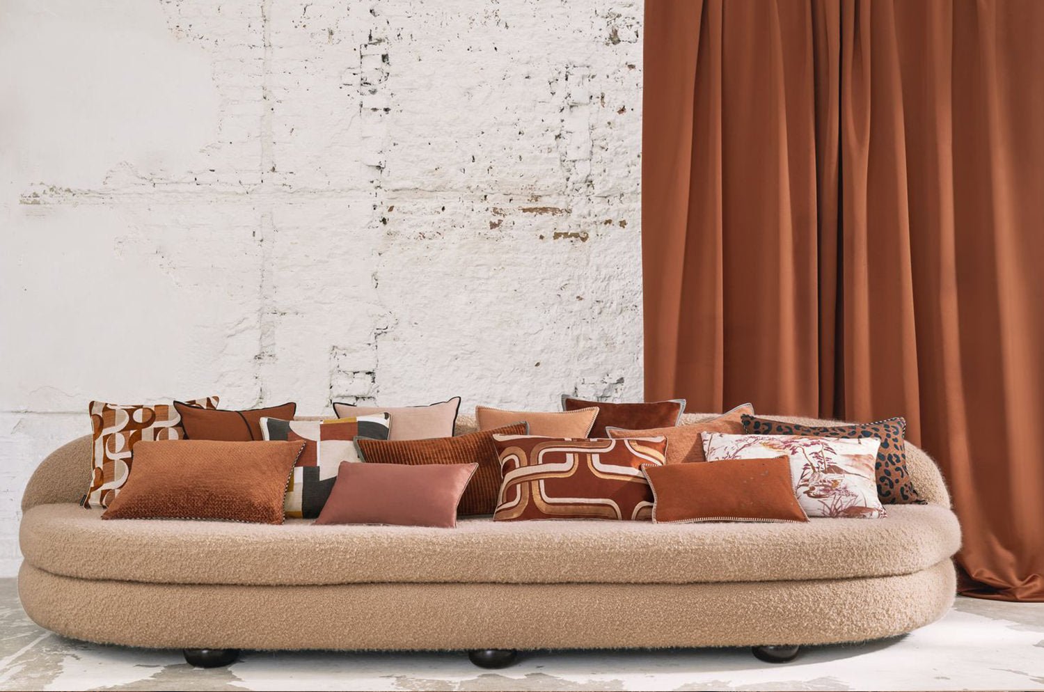 【海外取寄品】CASAMANCE LUMINESCENCE ルミヌソンス クッション(オリーブ) 60×40cm 中材付 - HOUSE OF JAPAN Shop