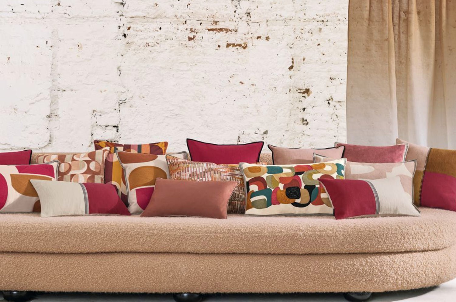 【海外取寄品】CASAMANCE POINT DE VUE ポワン ド ヴュ クッション(ブラッシュ オークル) 60×40cm 中材付 - HOUSE OF JAPAN Shop