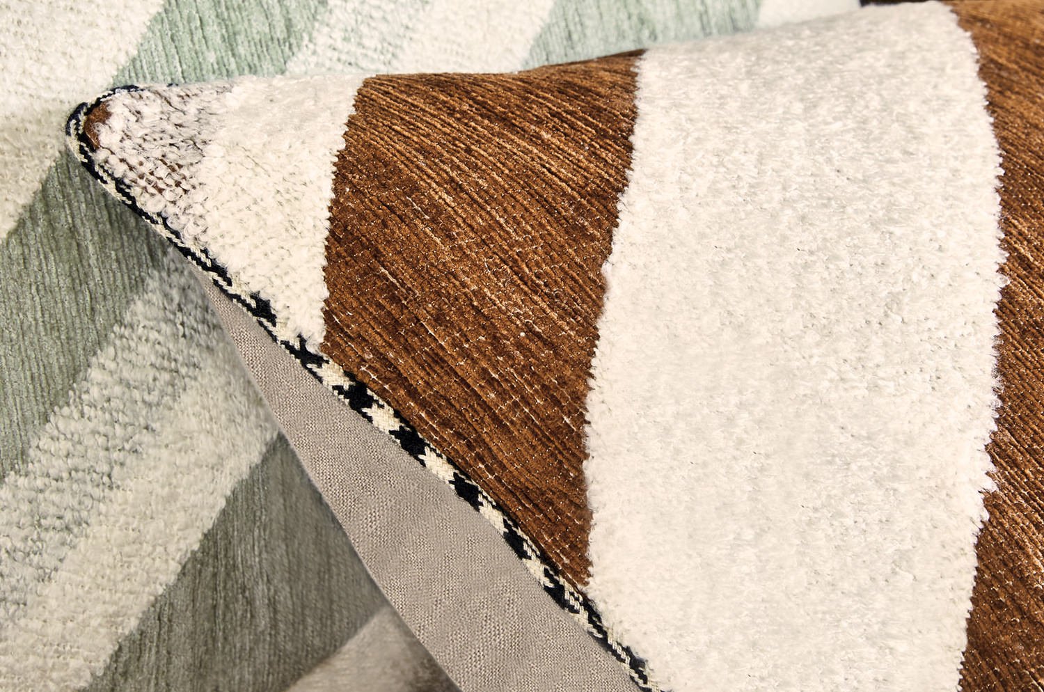 【海外取寄品】CASAMANCE SLALOM スラロム クッション(ヴェール ド グリ) 60×40cm 中材付 - HOUSE OF JAPAN Shop