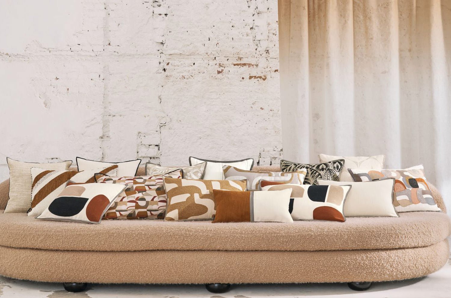 【海外取寄品】CASAMANCE SLALOM スラロム クッション(キャメル) 60×40cm 中材付 - HOUSE OF JAPAN Shop