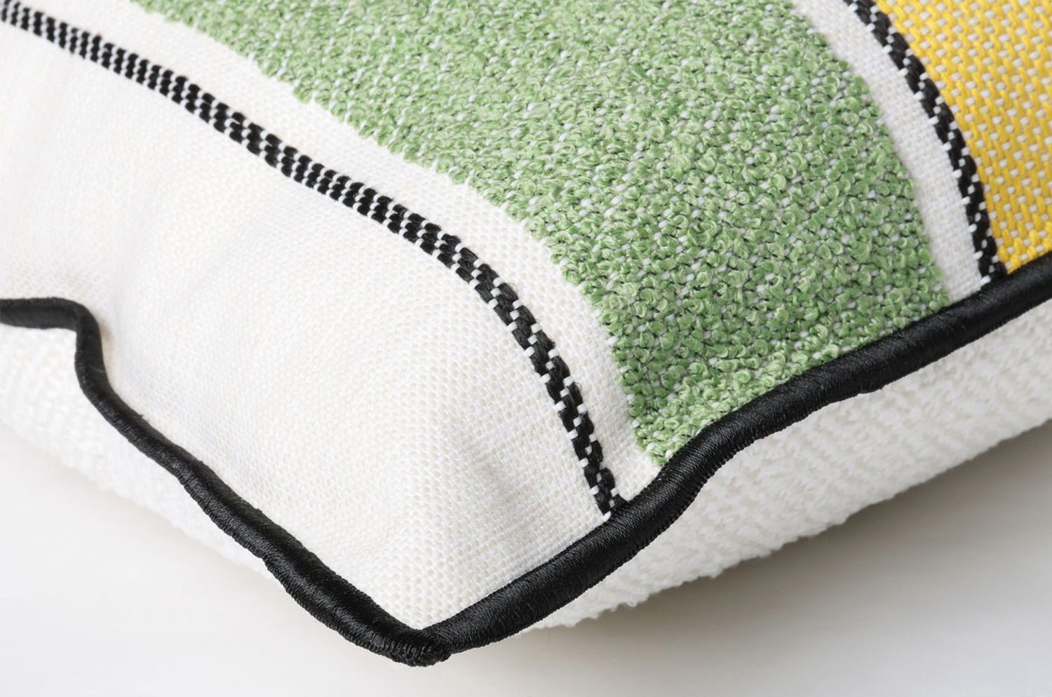 【海外取寄品】CASAMANCE SORRENTE ソレント クッション(ジョヌ ヴェール) 60×40cm 中材付 - HOUSE OF JAPAN Shop