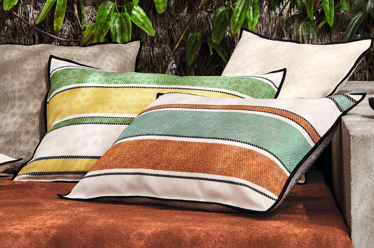 【海外取寄品】CASAMANCE SORRENTE ソレント クッション(ジョヌ ヴェール) 60×40cm 中材付 - HOUSE OF JAPAN Shop