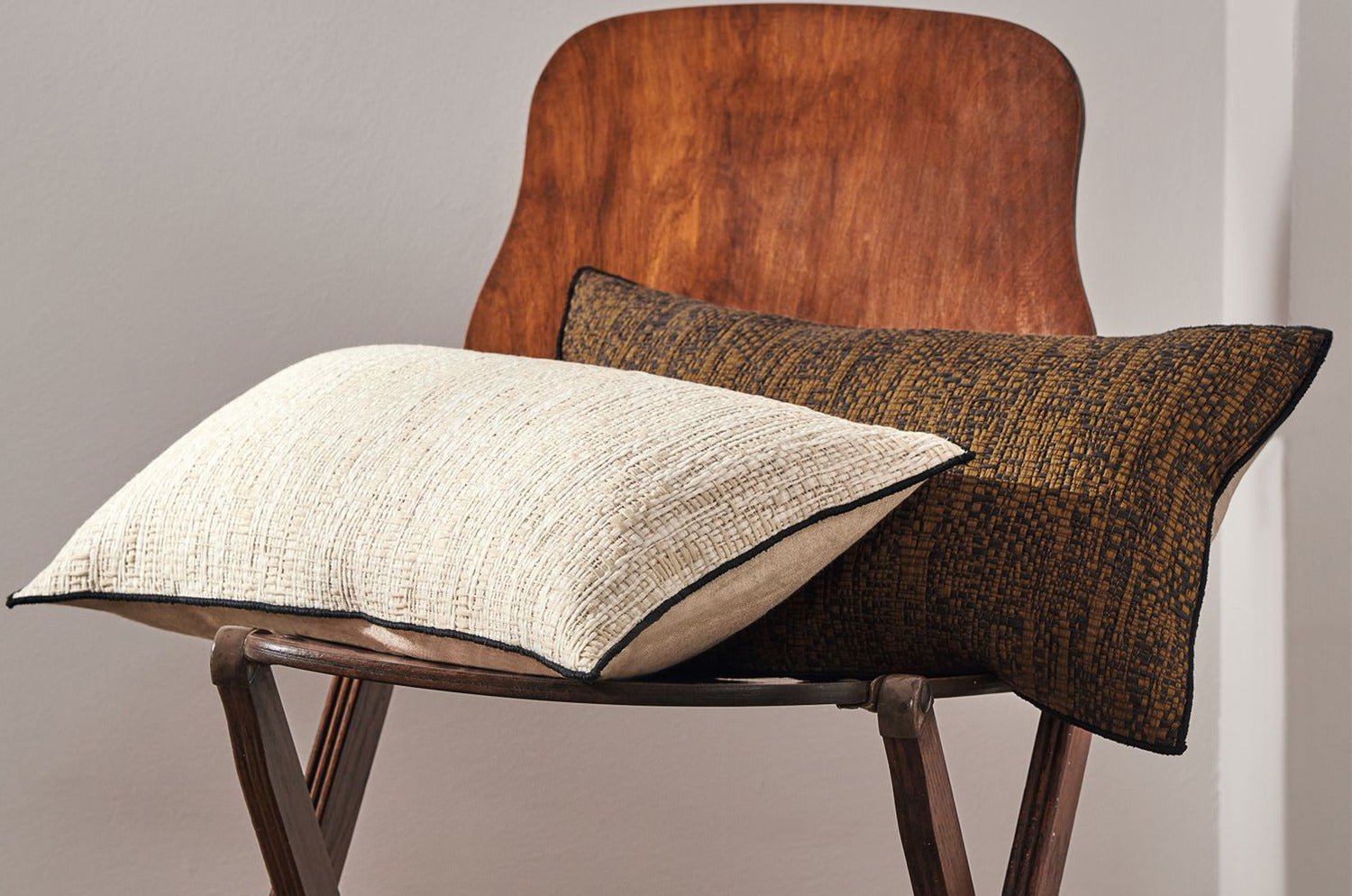 【海外取寄品】CASAMANCE WAHA ワハ クッション(アンスラシット) 50×30cm 中材付 - HOUSE OF JAPAN Shop