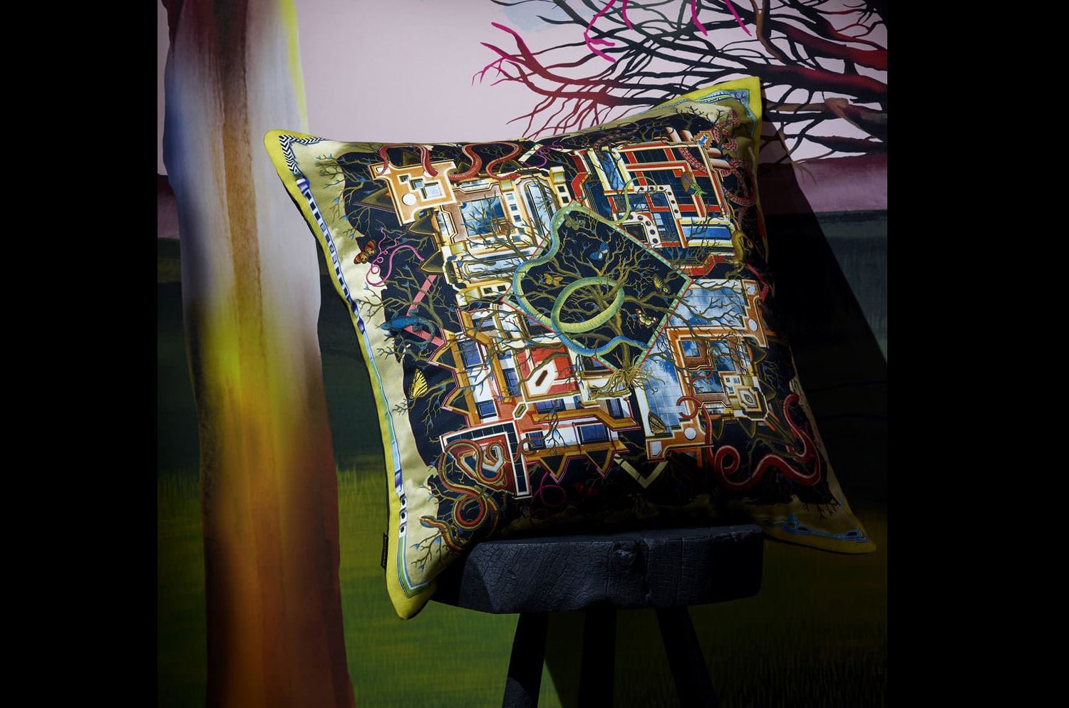 【海外取寄品】Christian Lacroix Archeologie Mosaique クッション 55×55cm 中材付 - HOUSE OF JAPAN Shop