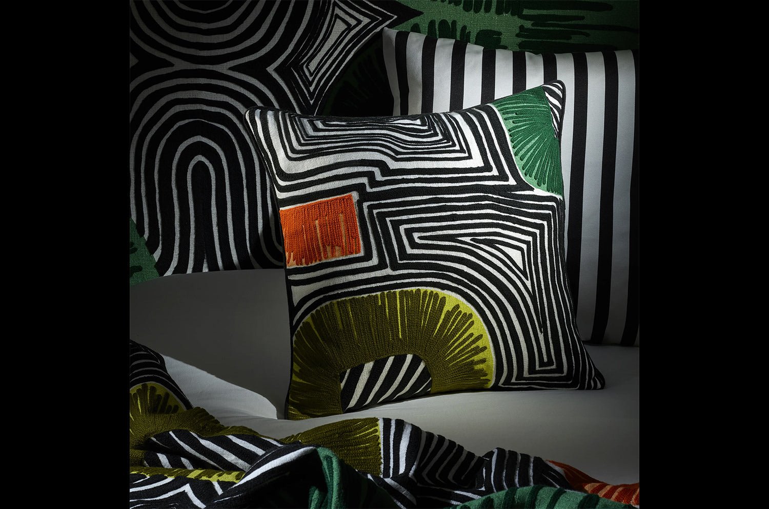 【海外取寄品】Christian Lacroix En Allant Aux Baux Cypres Cushion アン アラン オー ボー シプレ クッションカバー 50×50cm - HOUSE OF JAPAN Shop