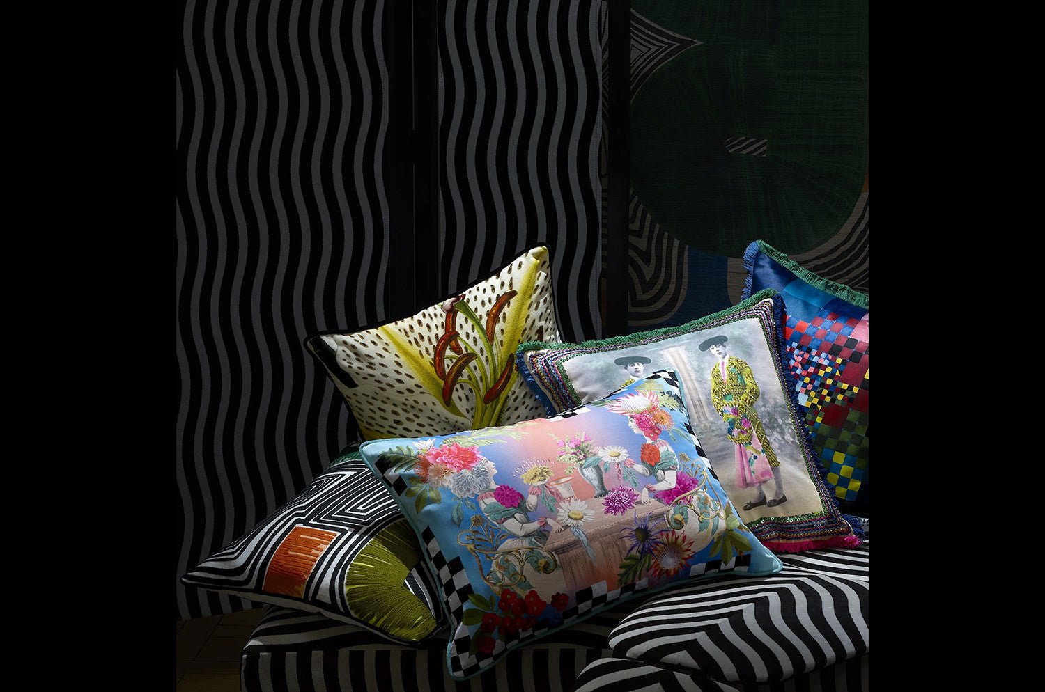 【海外取寄品】Christian Lacroix Fleurs Jumelles Mosaique フルール ジュメル モザイク クッション 60×45cm 中材付 - HOUSE OF JAPAN Shop