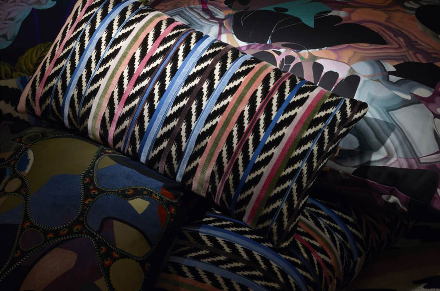 【海外取寄品】Christian Lacroix Jaipur Stripe Azur クッション 60×30cm 中材付 - HOUSE OF JAPAN Shop