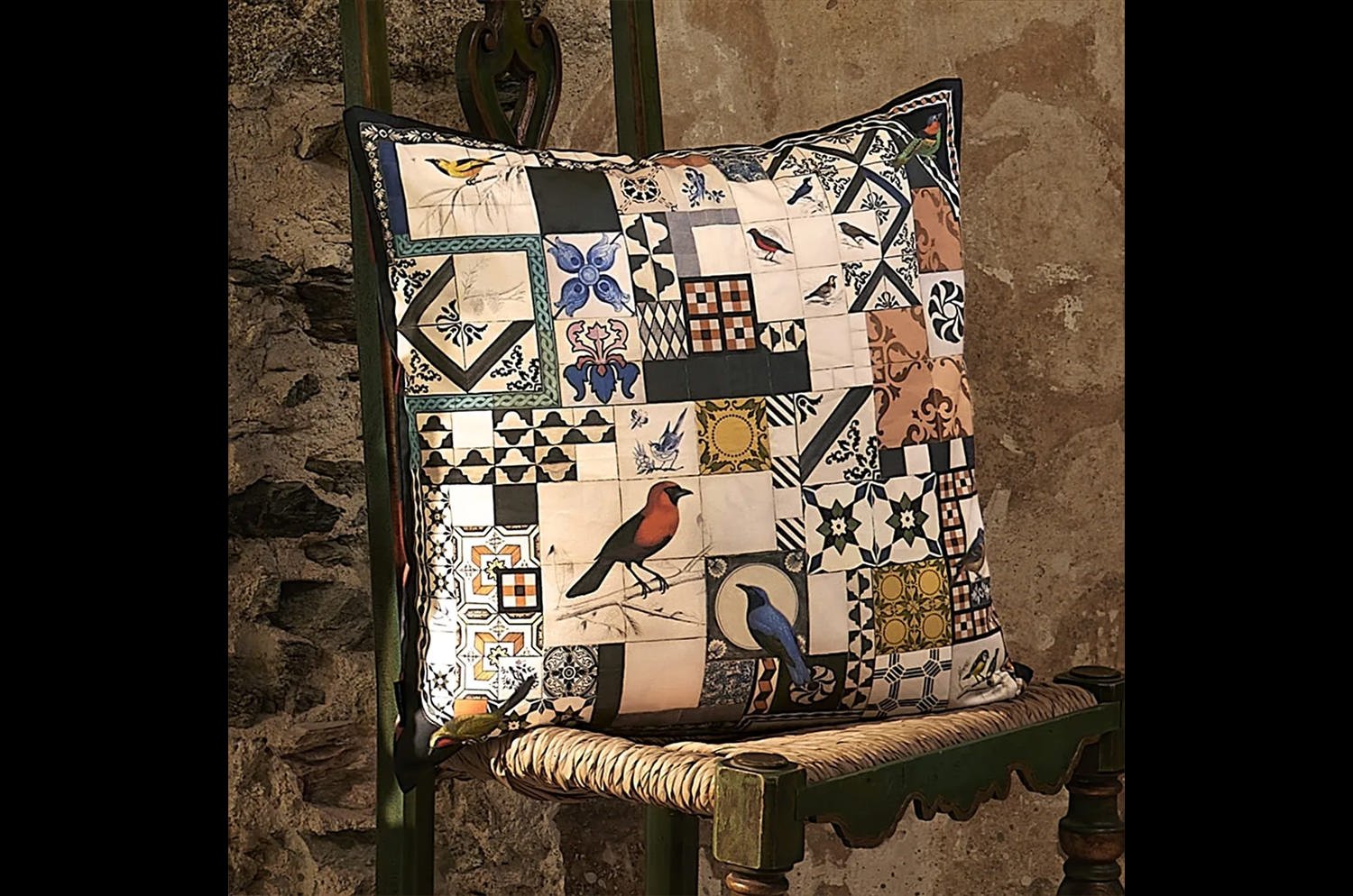 【海外取寄品】Christian Lacroix Lisboa Spring Tomate リスボア スプリング トマーテ クッション 55×55cm 中材付 - HOUSE OF JAPAN Shop