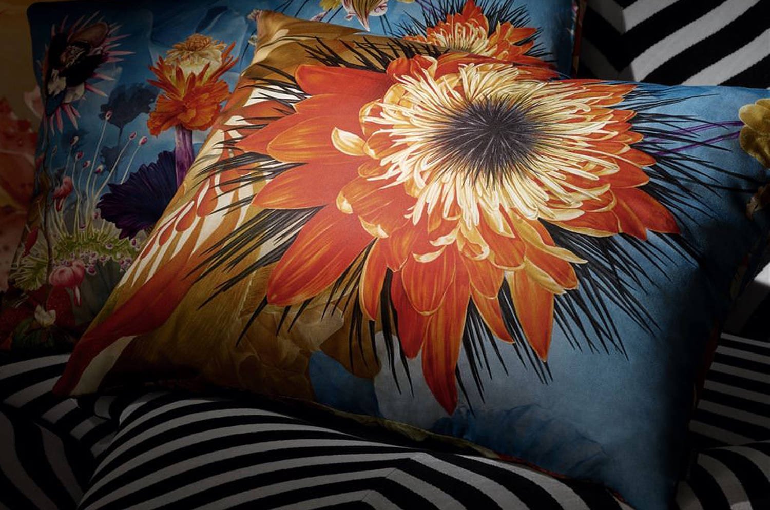 【海外取寄品】Christian Lacroix Surrearles'isme Mosaique クッション 60×45cm 中材付 - HOUSE OF JAPAN Shop