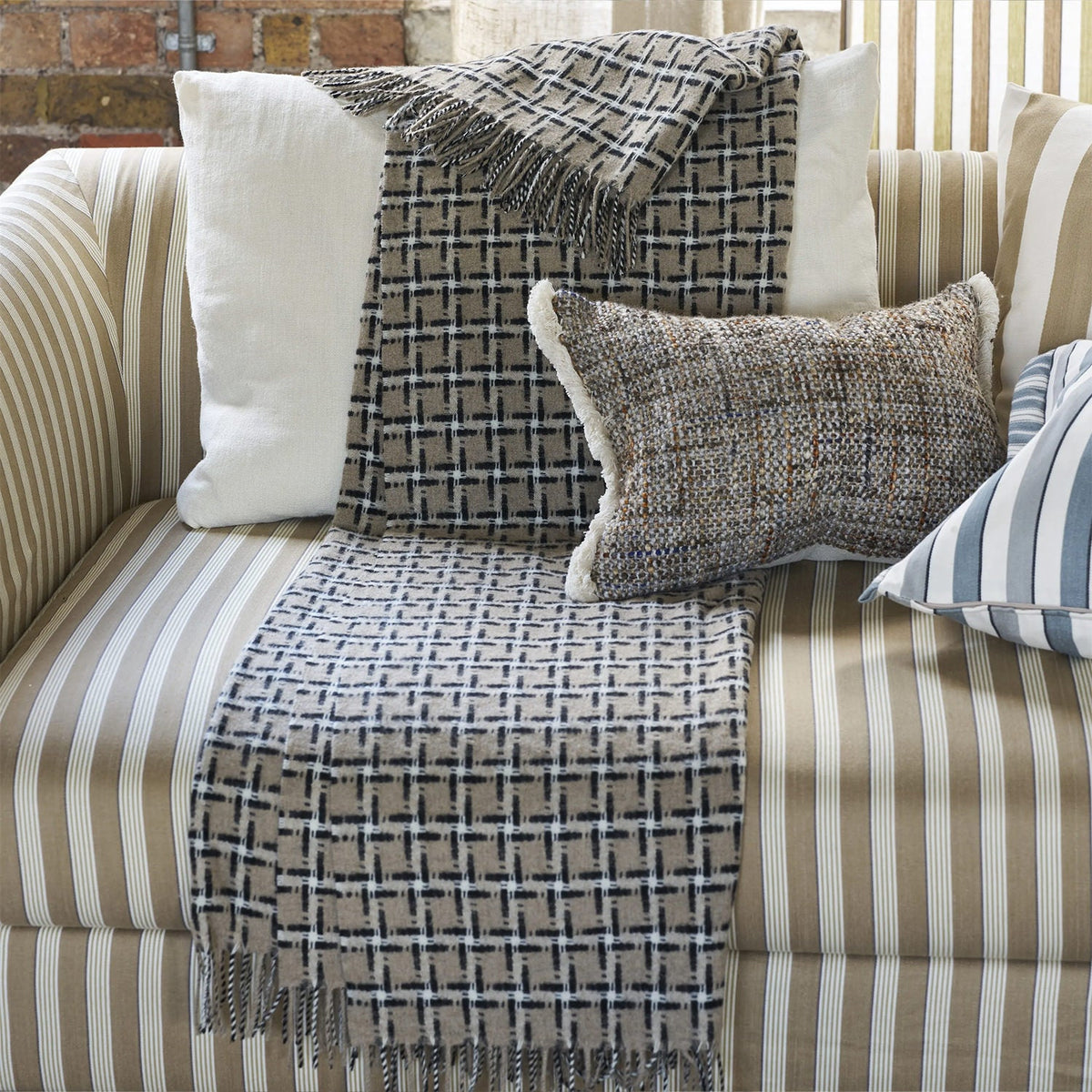 【メモリーフォーム】DESIGNERS GUILD  デザイナーズギルド　クッションカバー　チェック　CCDG1197