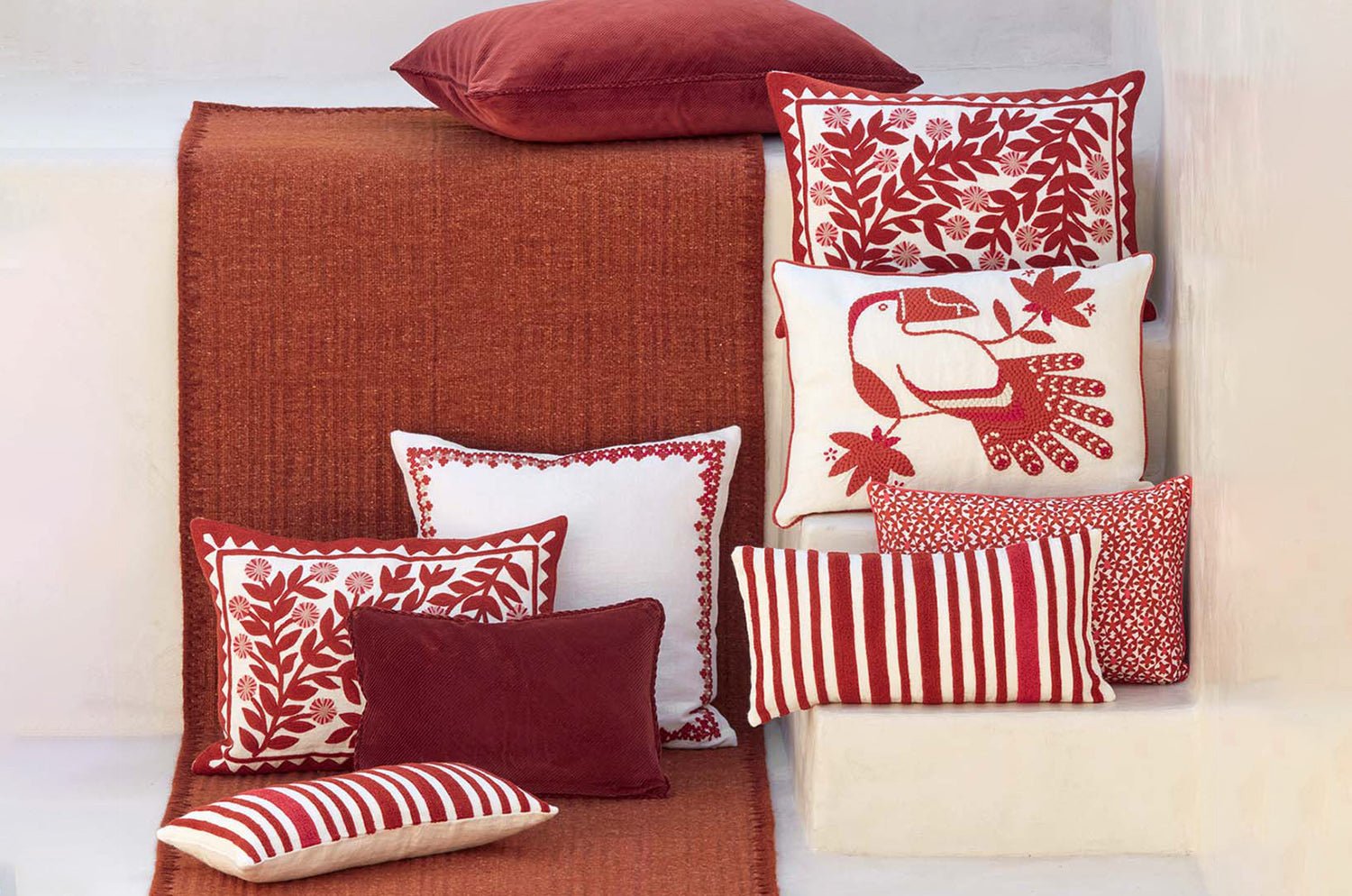 【海外取寄品】ELITIS(エリティス) Canopee クッション(Grenadine) 55x40cm 中材付 - HOUSE OF JAPAN Shop