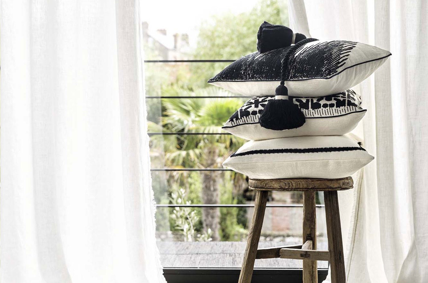 【海外取寄品】ELITIS(エリティス) Josephine クッション(Night & day) 55x40cm 中材付 - HOUSE OF JAPAN Shop