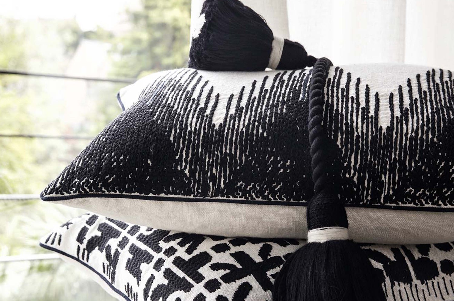 【海外取寄品】ELITIS(エリティス) Josephine クッション(Night & day) 55x40cm 中材付 - HOUSE OF JAPAN Shop