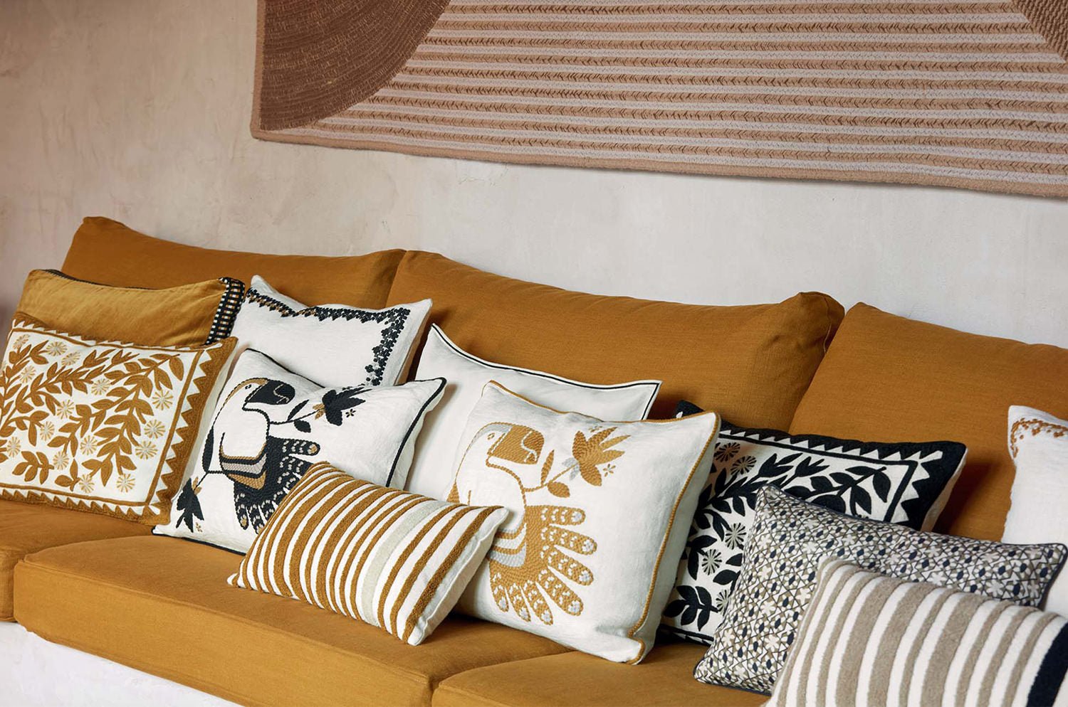 【海外取寄品】ELITIS(エリティス) Maya クッション(Réglisse) 50x50cm 中材付 - HOUSE OF JAPAN Shop