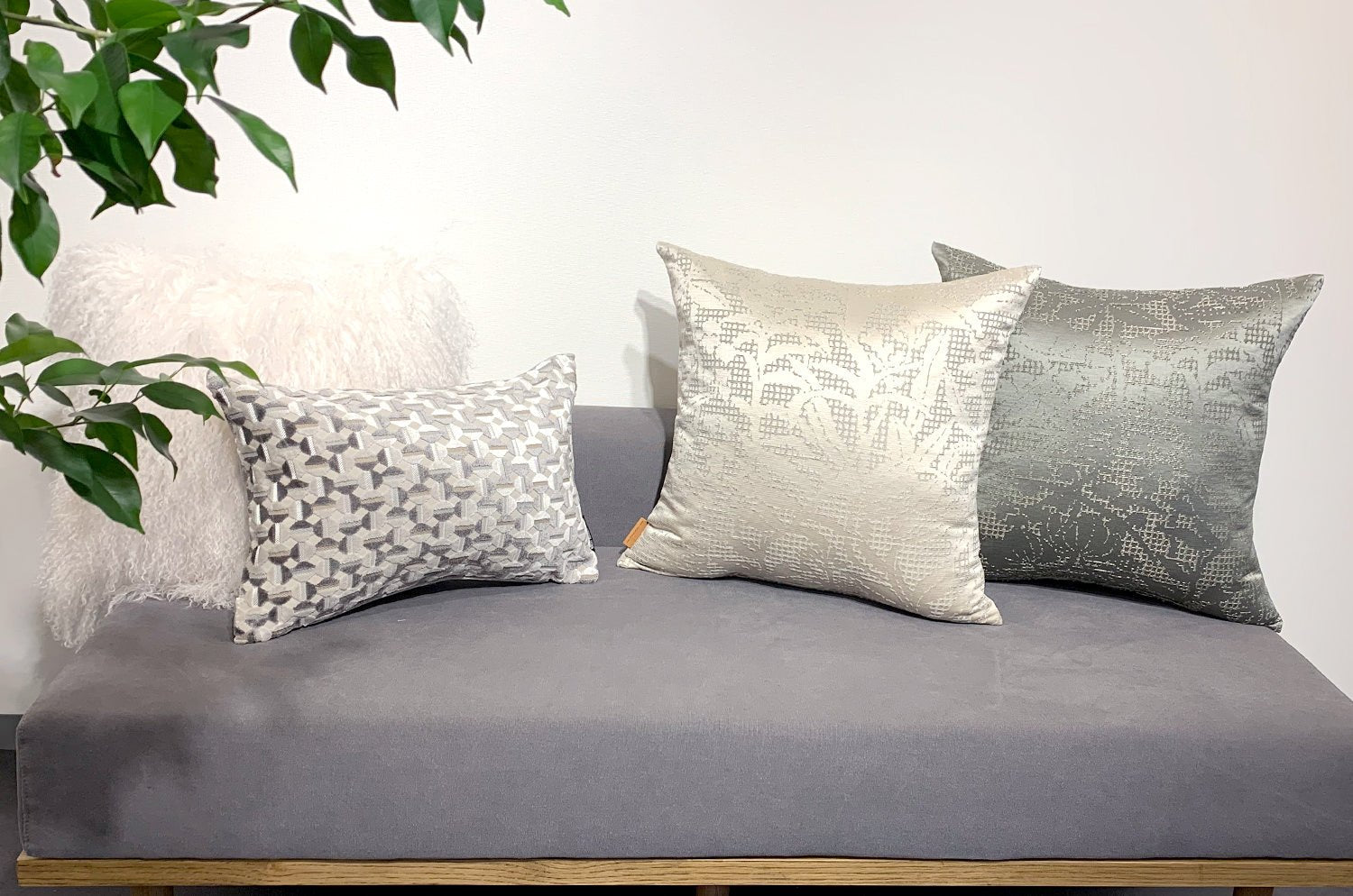 La Lumière ルミエール ジャカードベルベットクッション ナチュラルグレージュ 45×30cm 中材付 - HOUSE OF JAPAN Shop