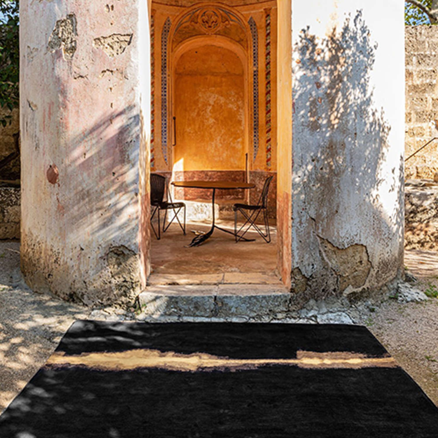 LINARES Rug 9055 BLACK リナーレス ラグ ブラック | FISBA(フィスバ) - HOUSE OF JAPAN Shop