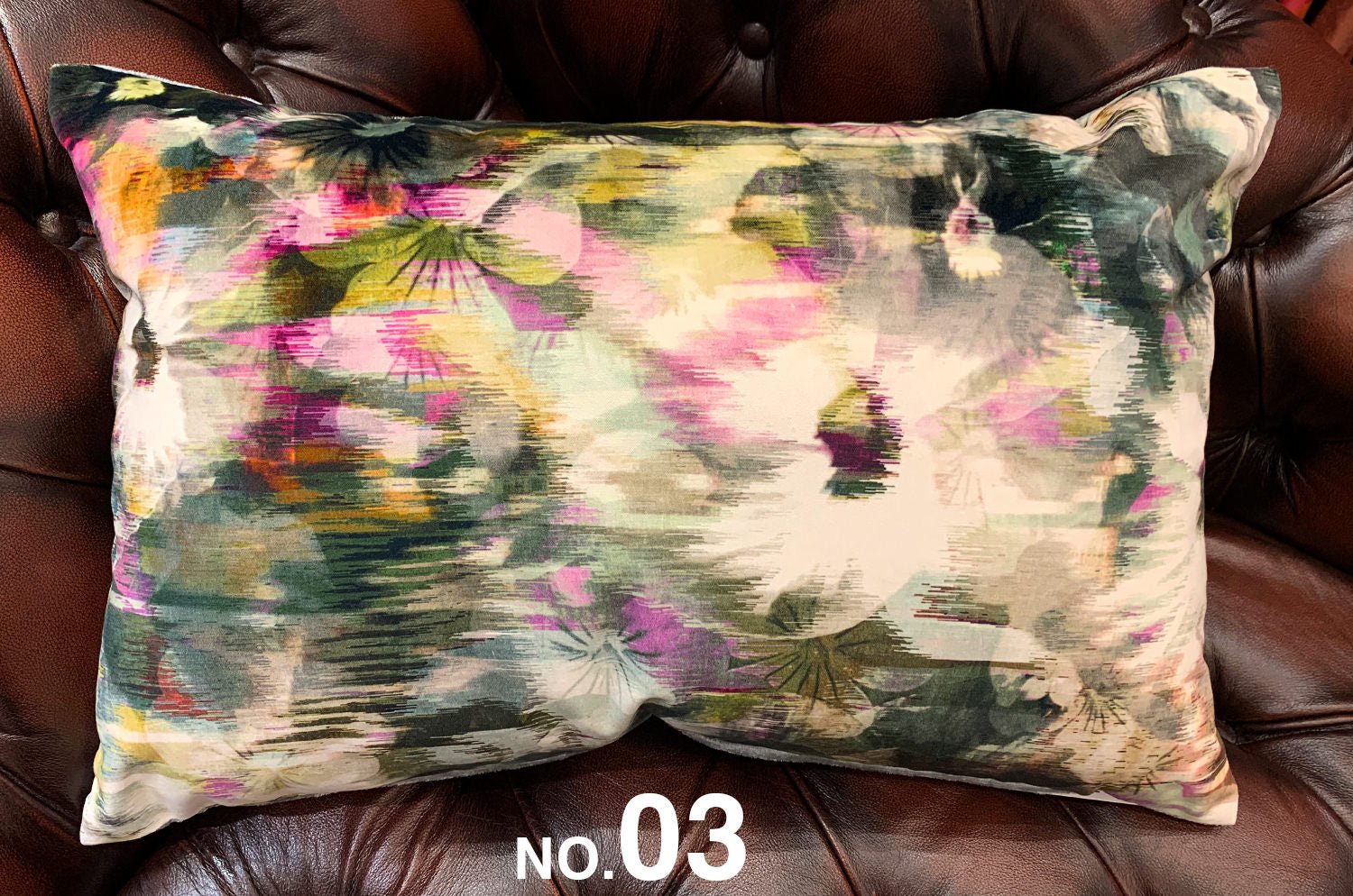 Romo Black Edition Kansai Velvet Itary カンサイベルベットクッション フラワー(NO.03) 60×40cm 中材付 - HOUSE OF JAPAN Shop