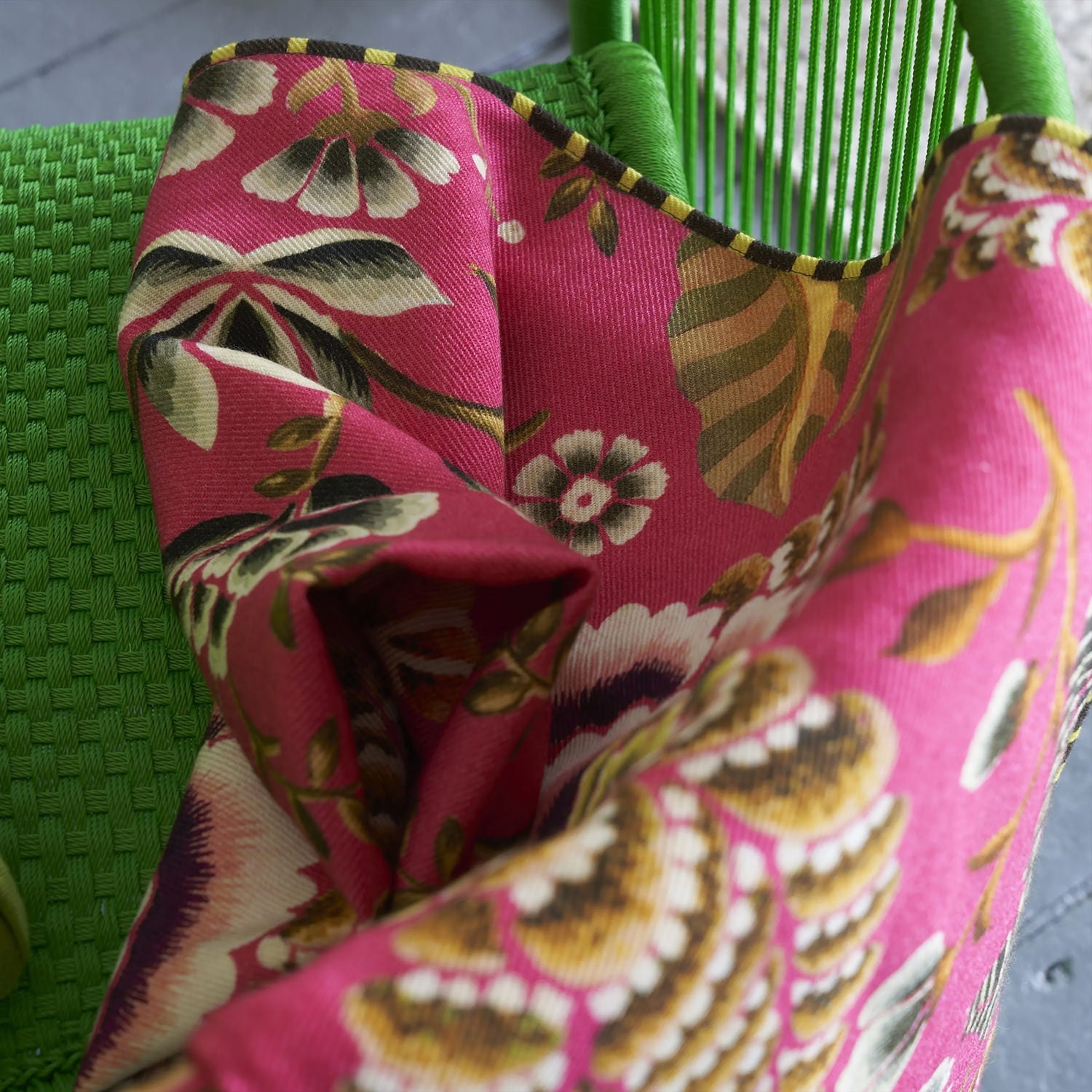 Rose De Damas Cerise Throw ローズ ド ダマス セリーズ スロー|Designers Guild(デザイナーズギルド) - HOUSE OF JAPAN Shop